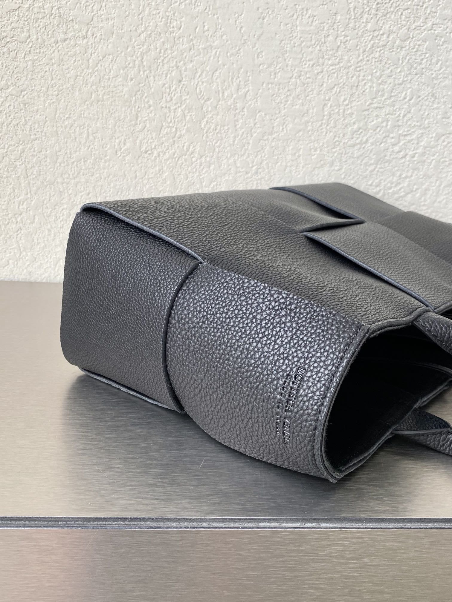 GLAMI Arco Tote Bag For Women 11.8in/30cm In Black 652867VCP118425