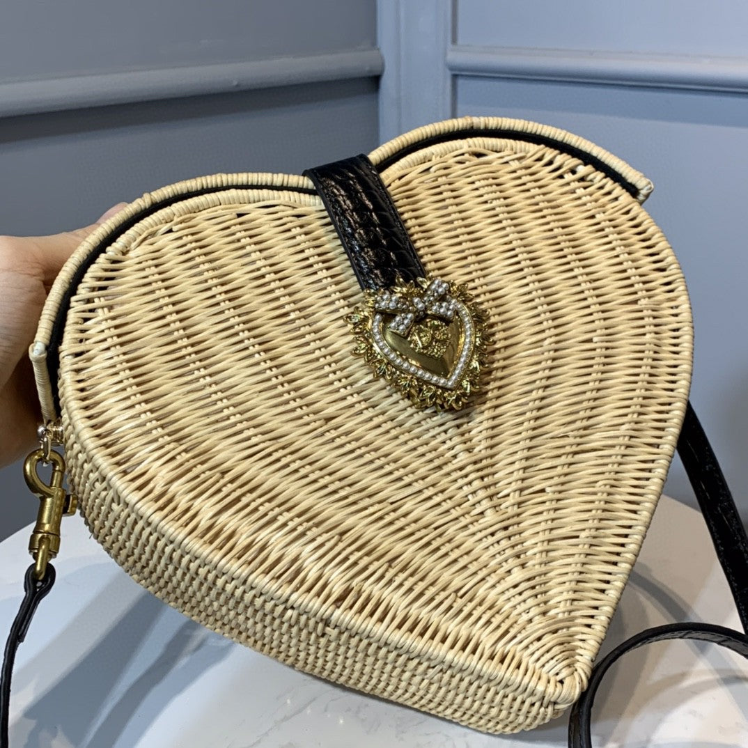 GLAMI Devotion Crystal Heart Wicker Top Handle Bag Beige For Women 10in/26cm GLAMI