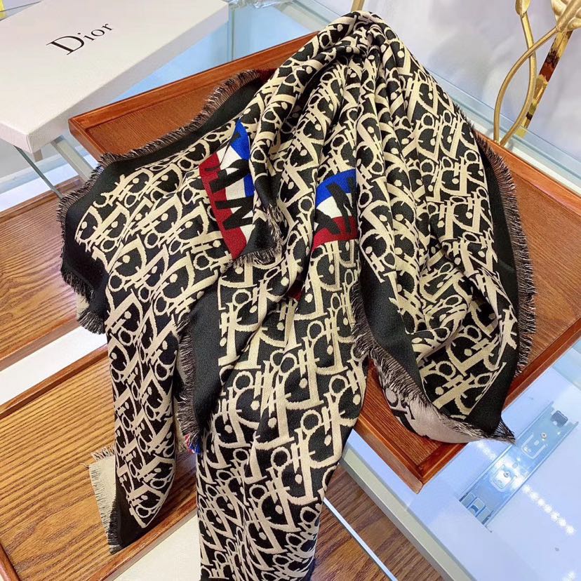 EN - Luxury  DIR Scarf 009