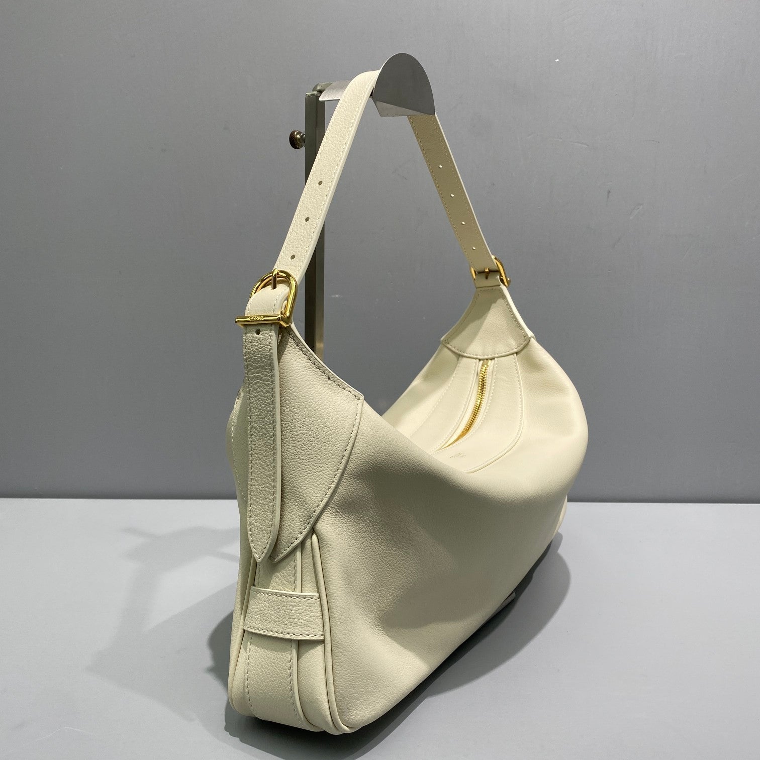 GLAMI MeGLAMIum Romy In Supple White For Women 13in/34cm 197443DPJ.01RC