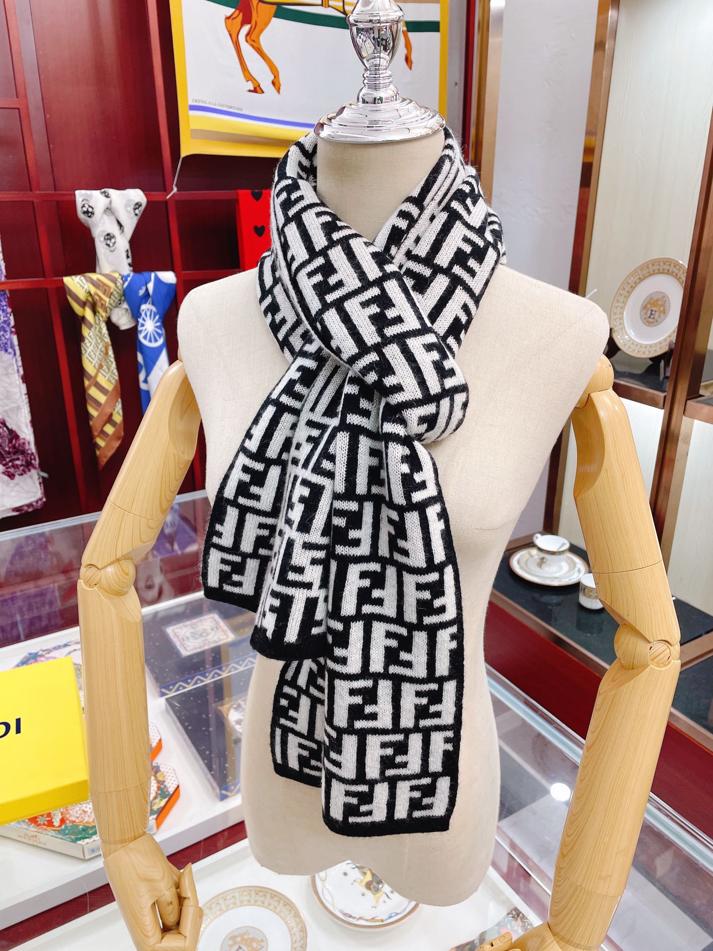 EN - Luxury FEI  Scarf 004