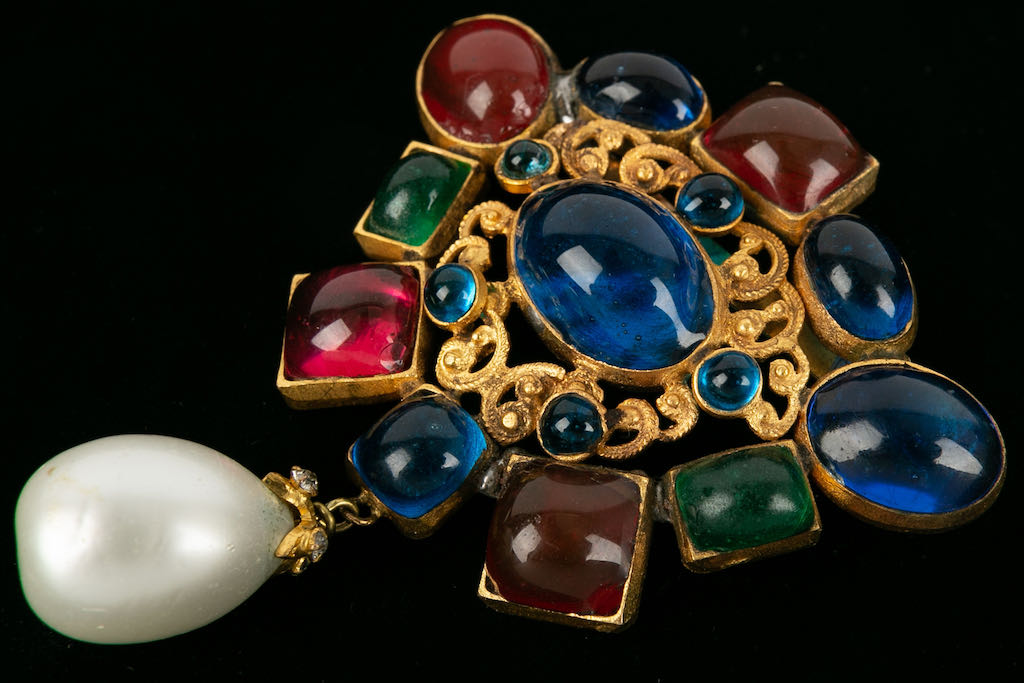 Broche en pÃƒÆ’Ã‚Â¢te de verre Chanel