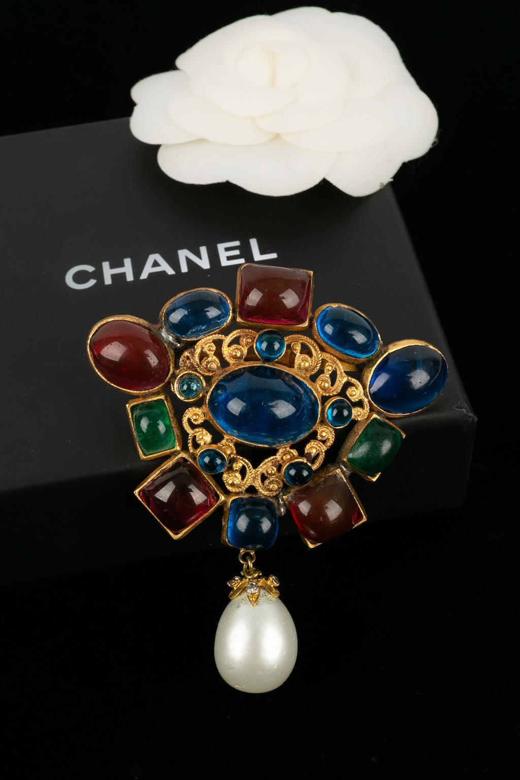 Broche en pÃƒÆ’Ã‚Â¢te de verre Chanel