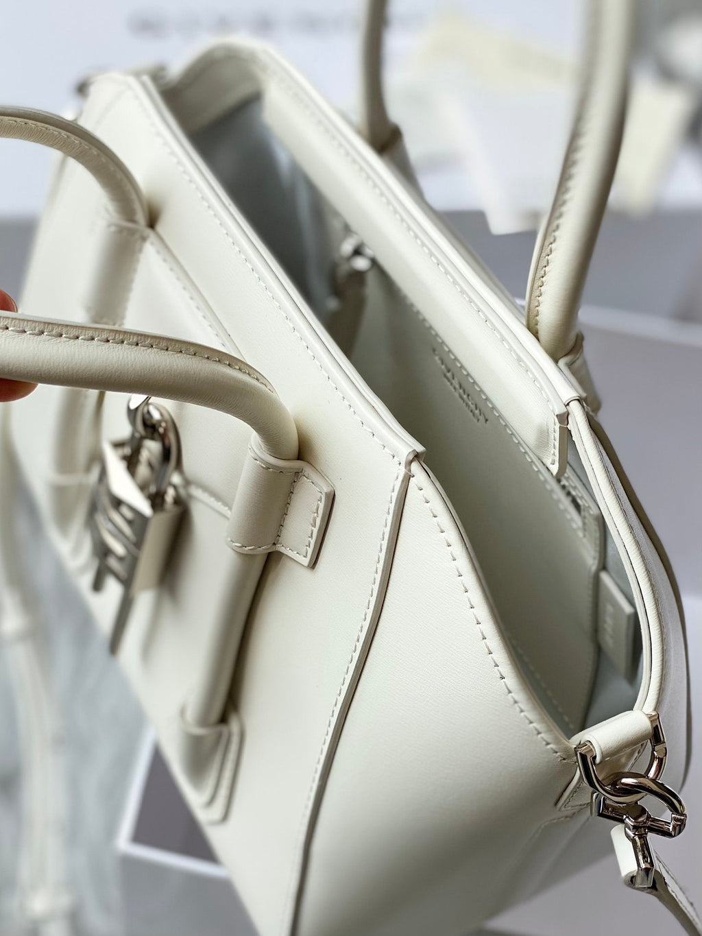 gv Mini Antigona Lock Bag Ivory For Women, Handbags, Shoulder Bags 8.7in/22cm GVC GLAMI50J0B16S-105