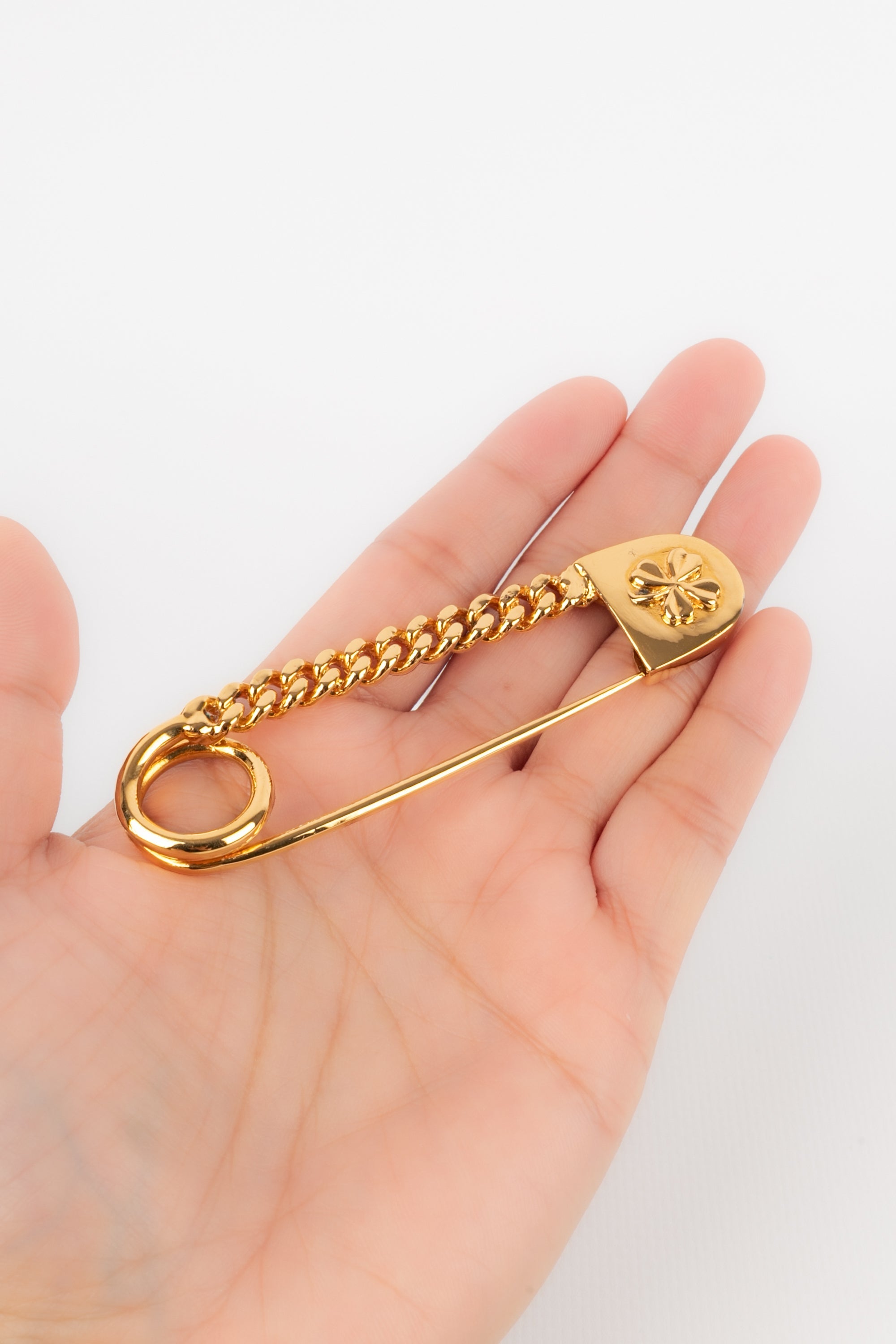 Broche épingle à nourrice Chanel