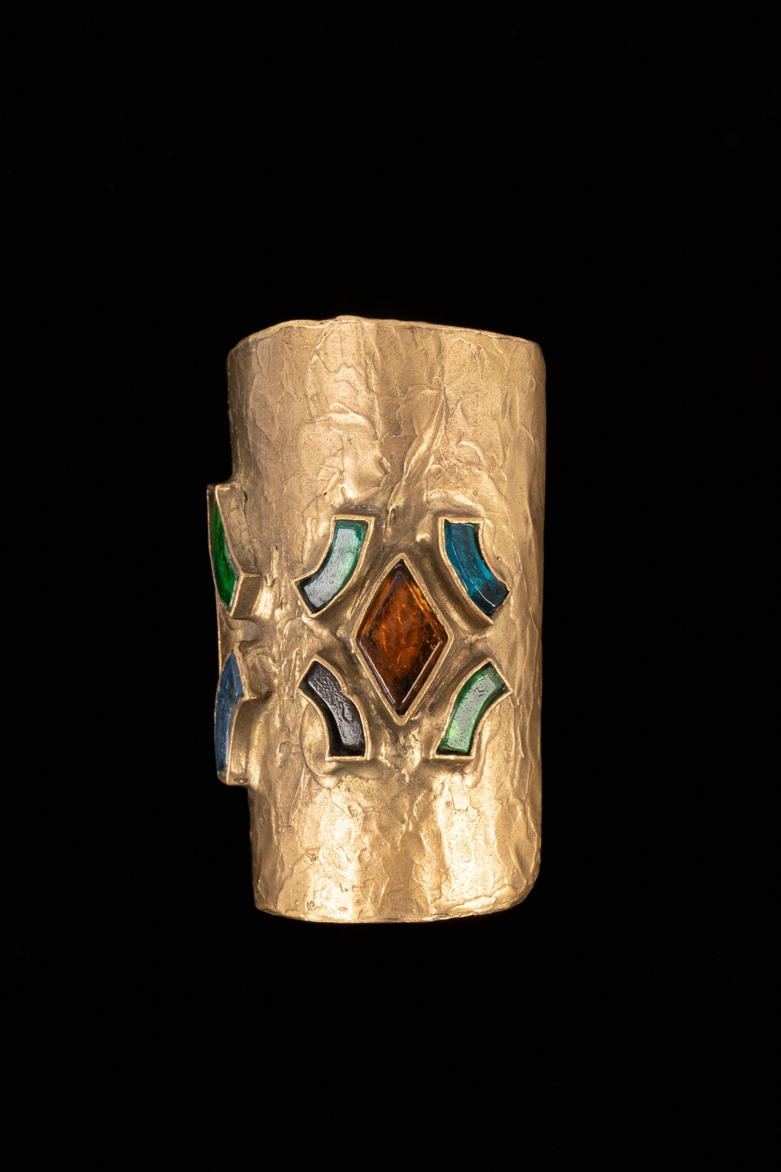 Bracelet manchette Chanel par Goossens