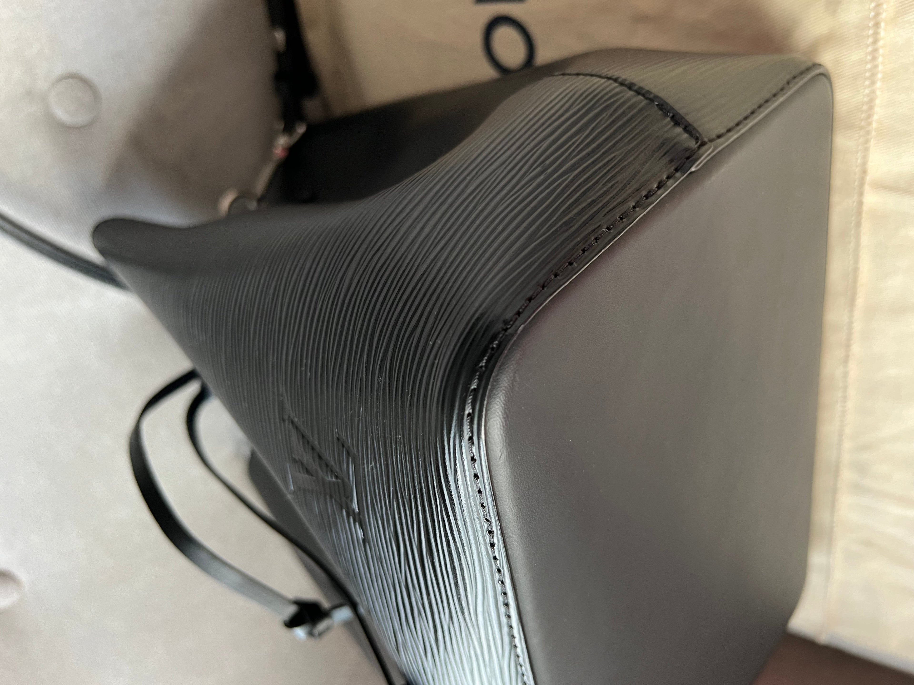 Louis Vuitton Neo Noe Bucket Bag Black Epi (RRP £1,930)