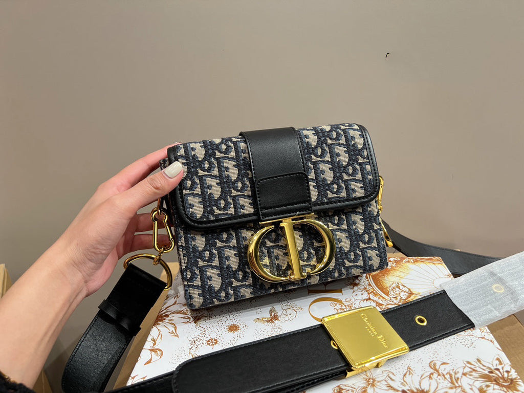 EN - Luxury Bags DIR 360