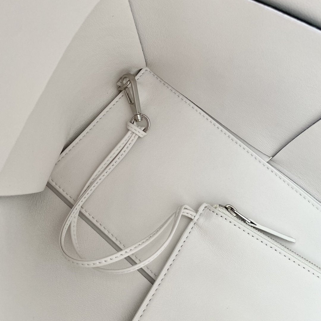 GLAMI Arco Tote Bag For Women 16.14in/41cm In White 609175VMAY39041