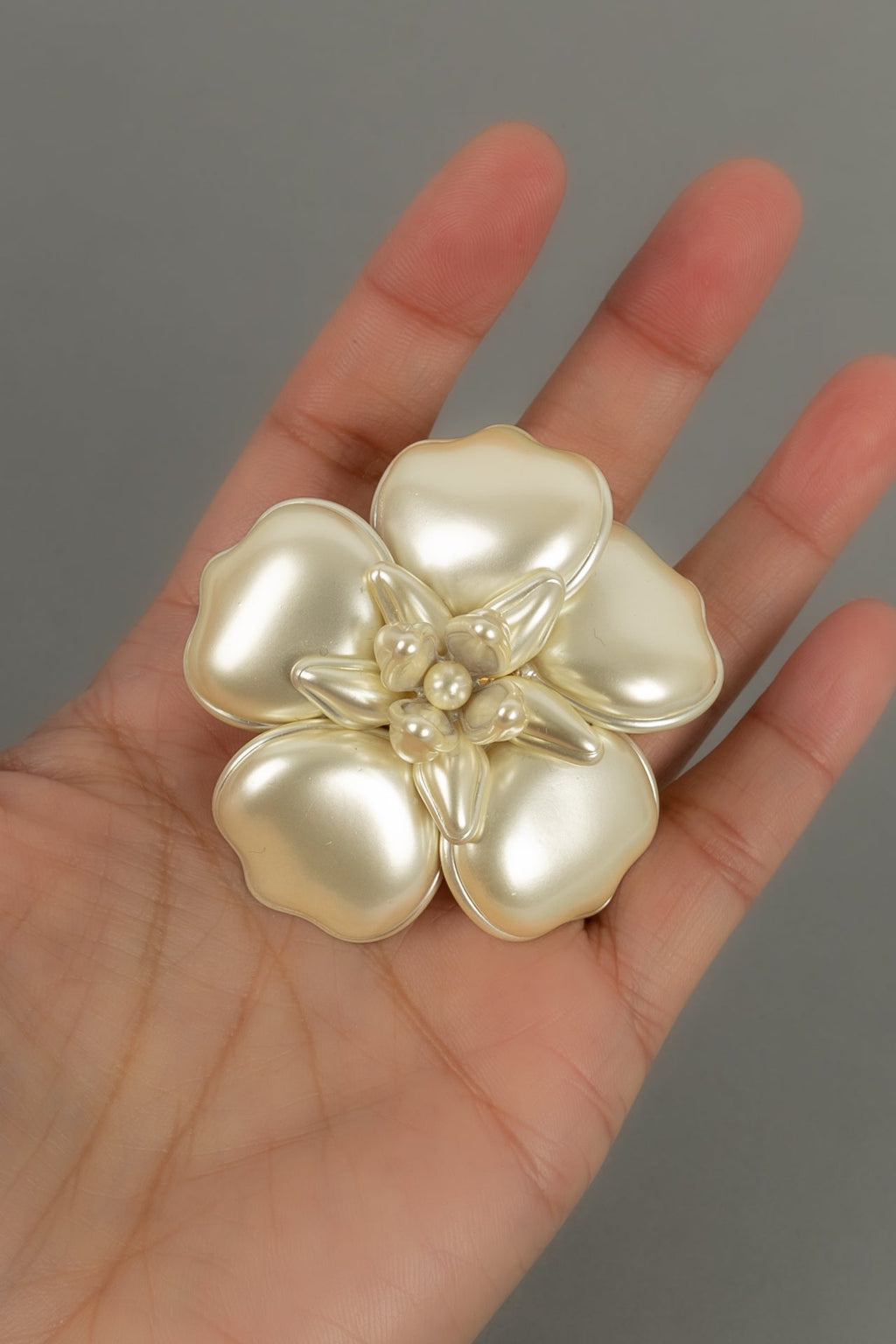 Broche Augustine