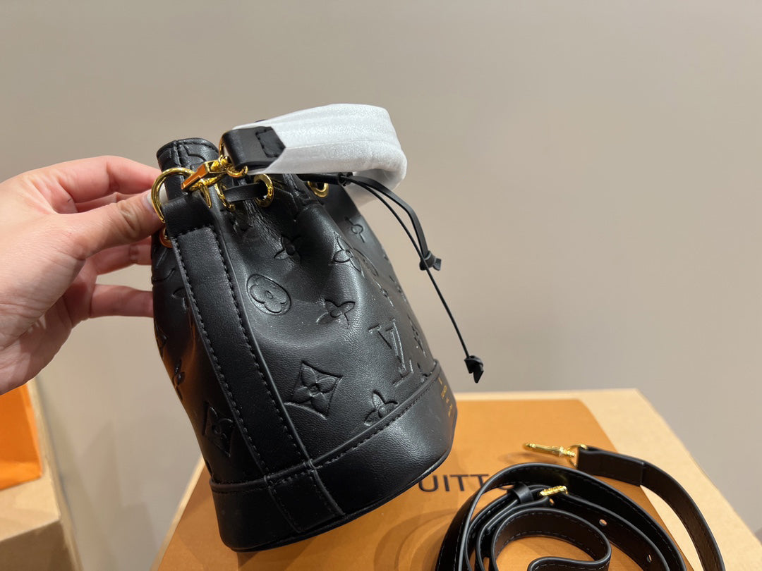 EN - Luxury Bags LUV 755