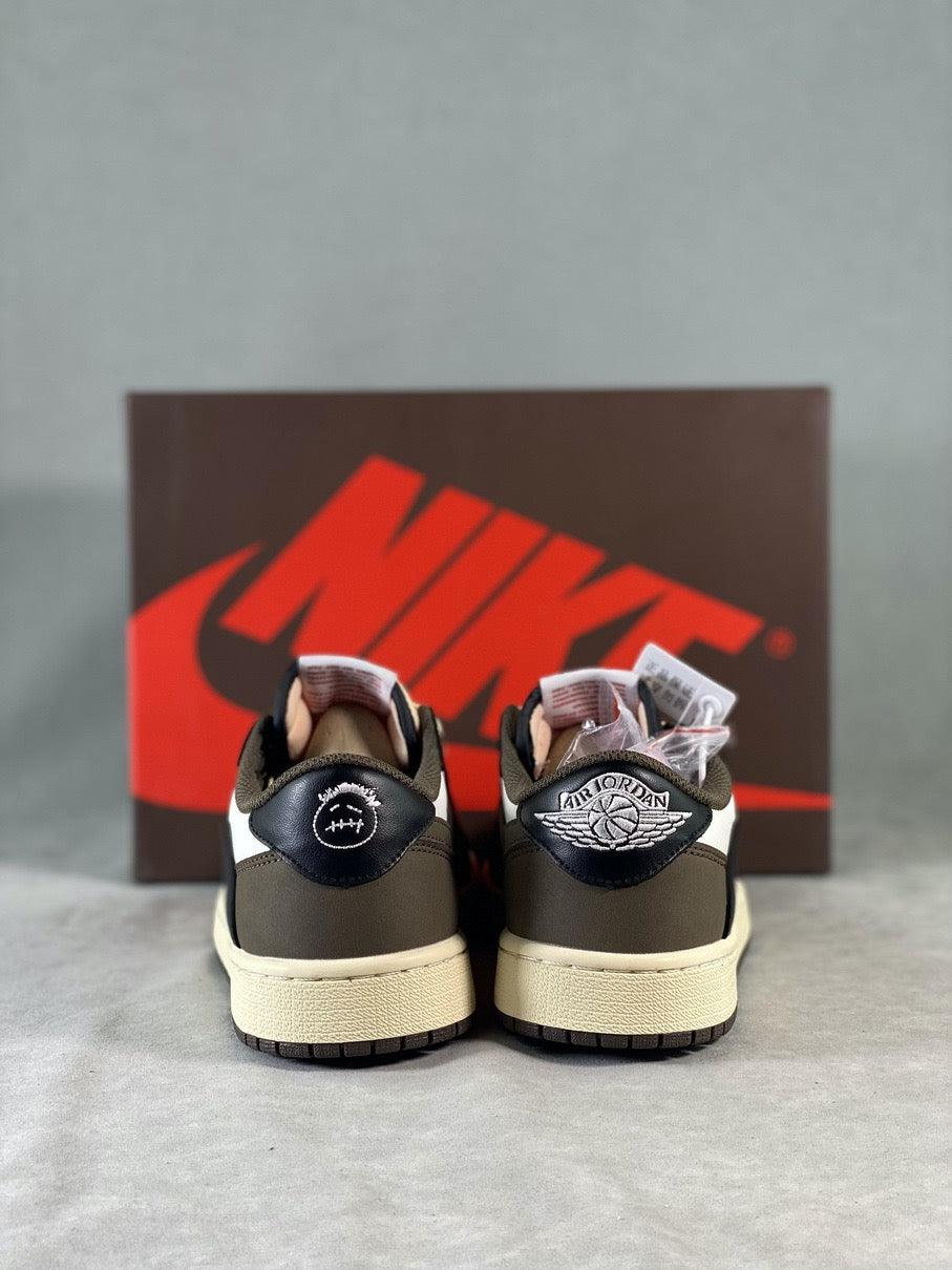 Designer Travis Scott ÃƒÆ’Ã¢â‚¬â€ Air Jordan 1 Low OG ÃƒÂ¢Ã¢â€šÂ¬Ã…â€œReverse M CQ4277 105