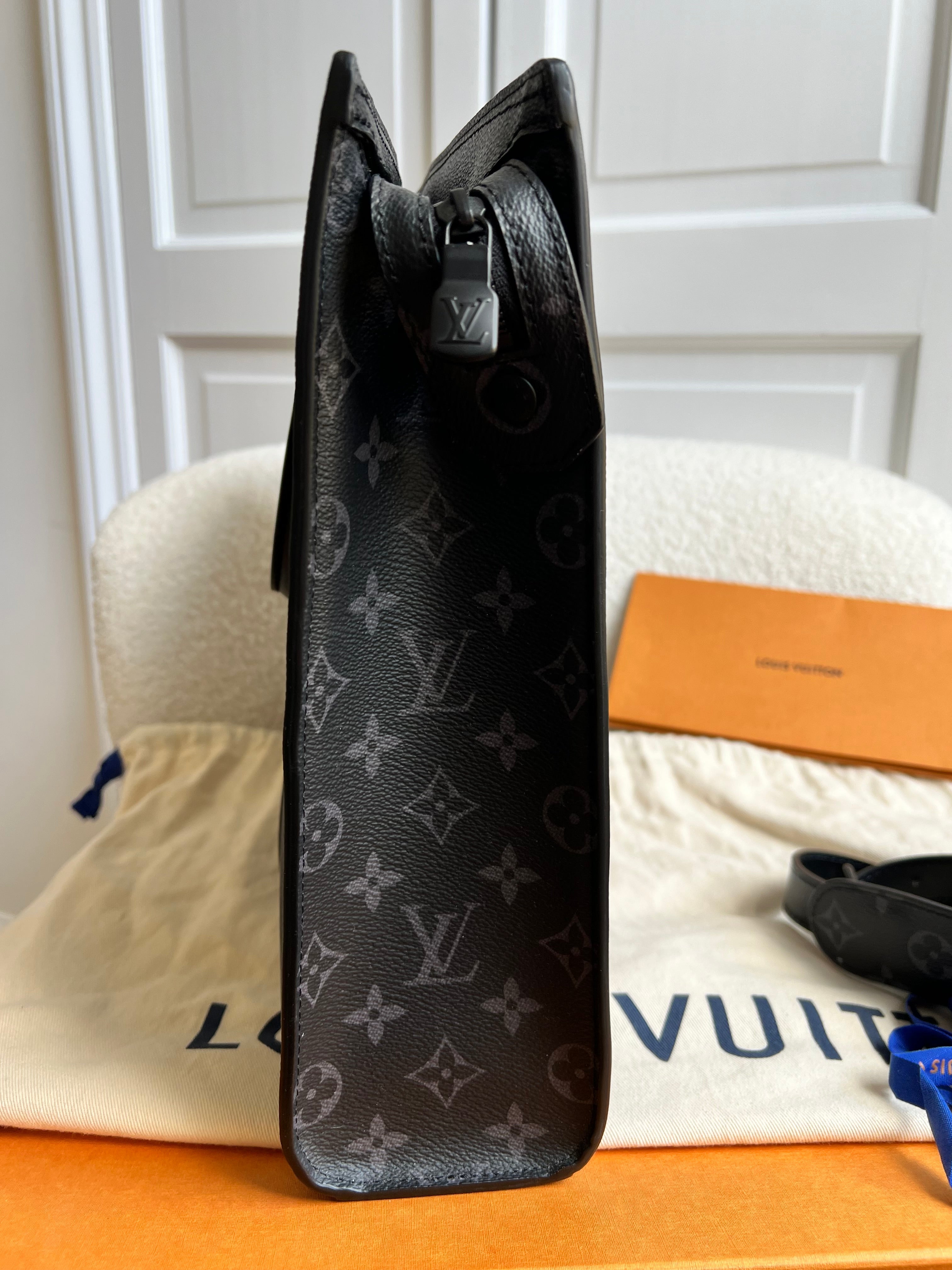 Louis Vuitton Sac Plat Horizontal Zippe Monogram Eclipse (RRP £2060)