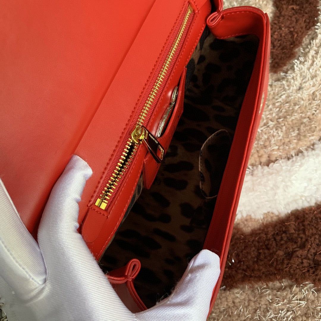 GLAMI MeGLAMIum GLAMI Handbag In Dauphine Red For Women 10.2in/26cm GLAMI
