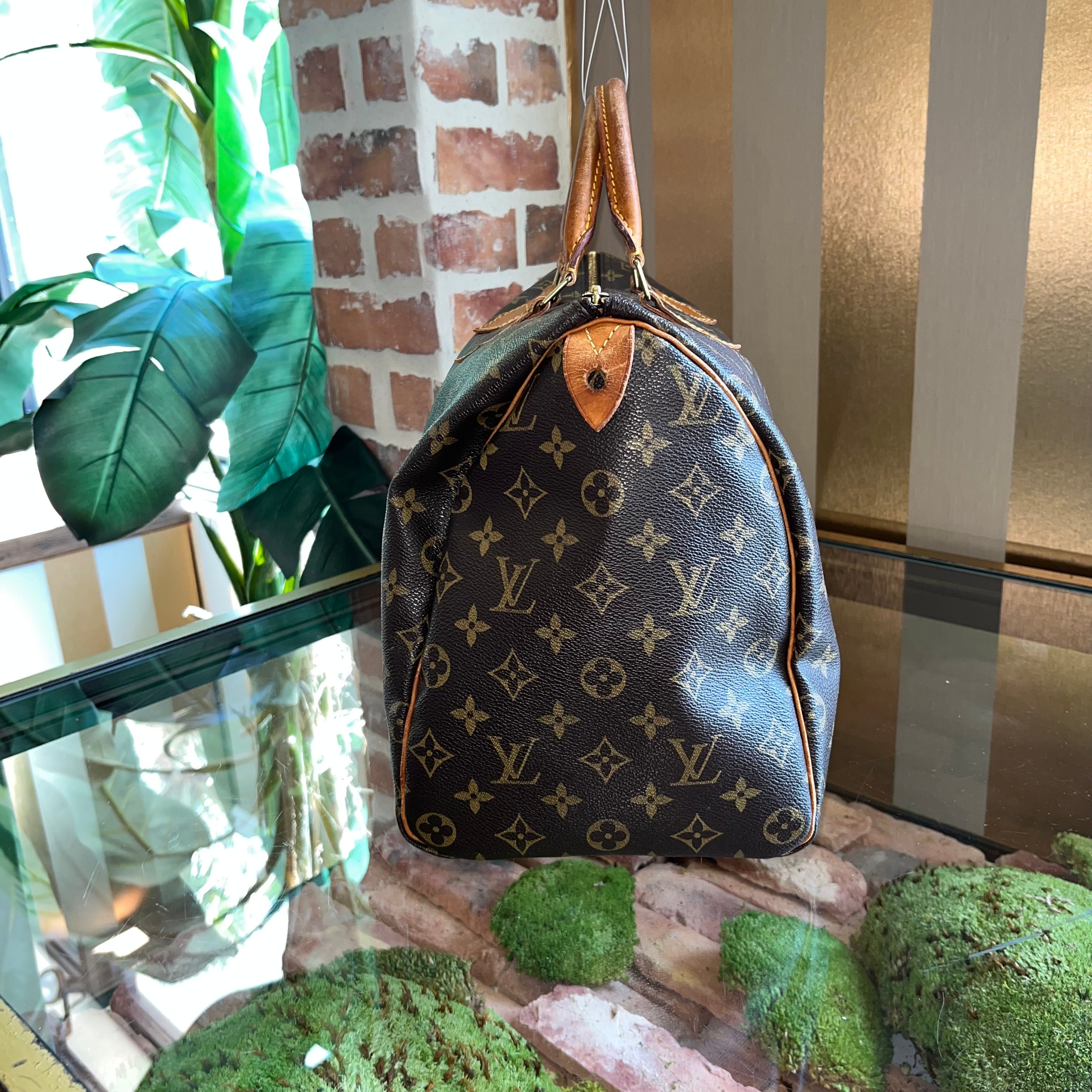 LOUIS VUITTON Vintage Monogram Canvas Speedy 40