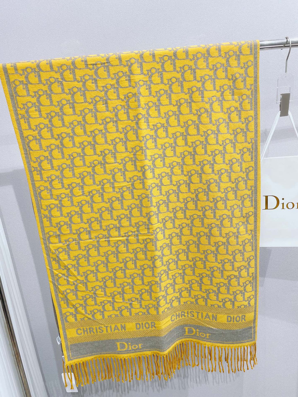 EN - Luxury  DIR Scarf 005