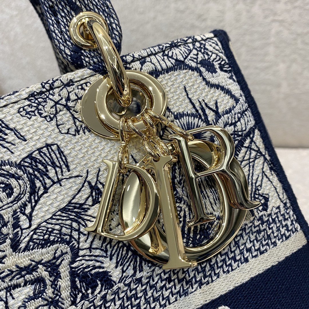 GLAMI MeGLAMIum Lady D-Lite Bag Blue Toile de Jouy Reverse Embroidery, Blue Handbags, Crossbody Bags, 24cm CD M0565ORGO_M928