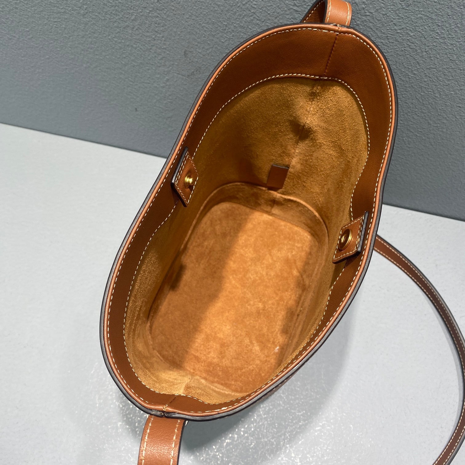 GLAMI Small Bucket Cuir Triomphe Brown For Women 9in/22cm 198243DU3.04LU