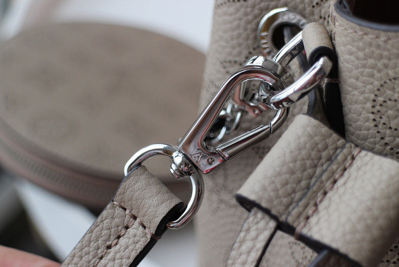 LOV2 Bags - Luxurious Bags  1709