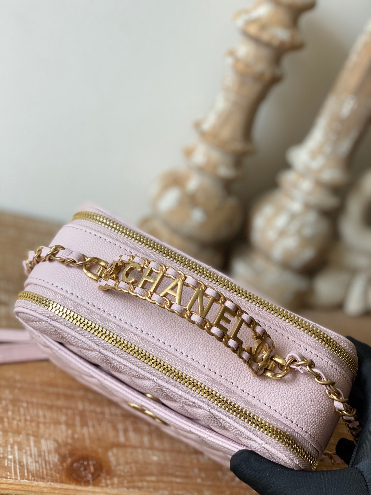 CHLSmall Vanity Case Gold Hardware Light PiNike For Women, Women’s Handbags, Shoulder Bags 5.9in/15cm AS3228 