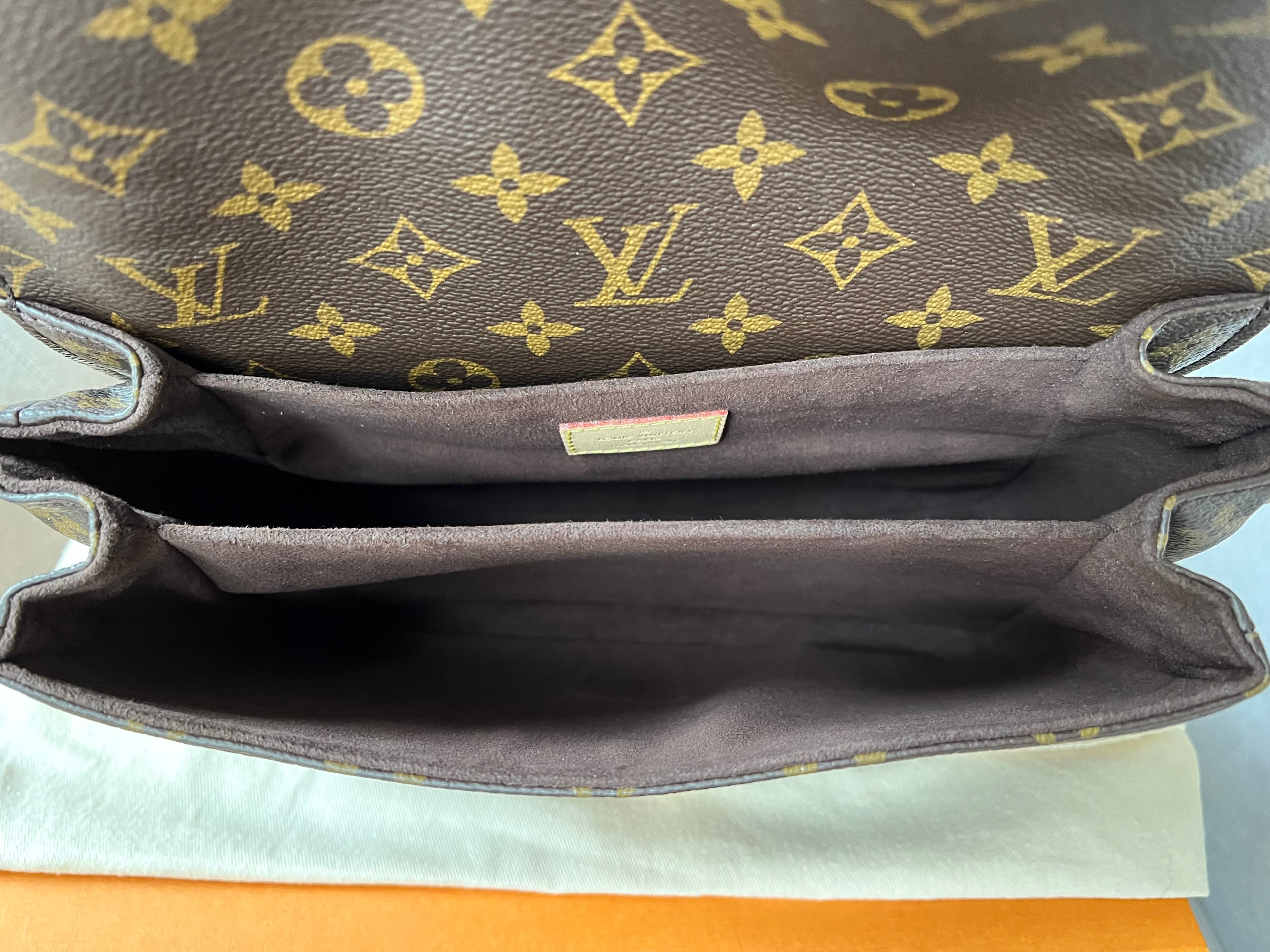 Louis Vuitton Pochette Metis Monogram (RRP £1,970)