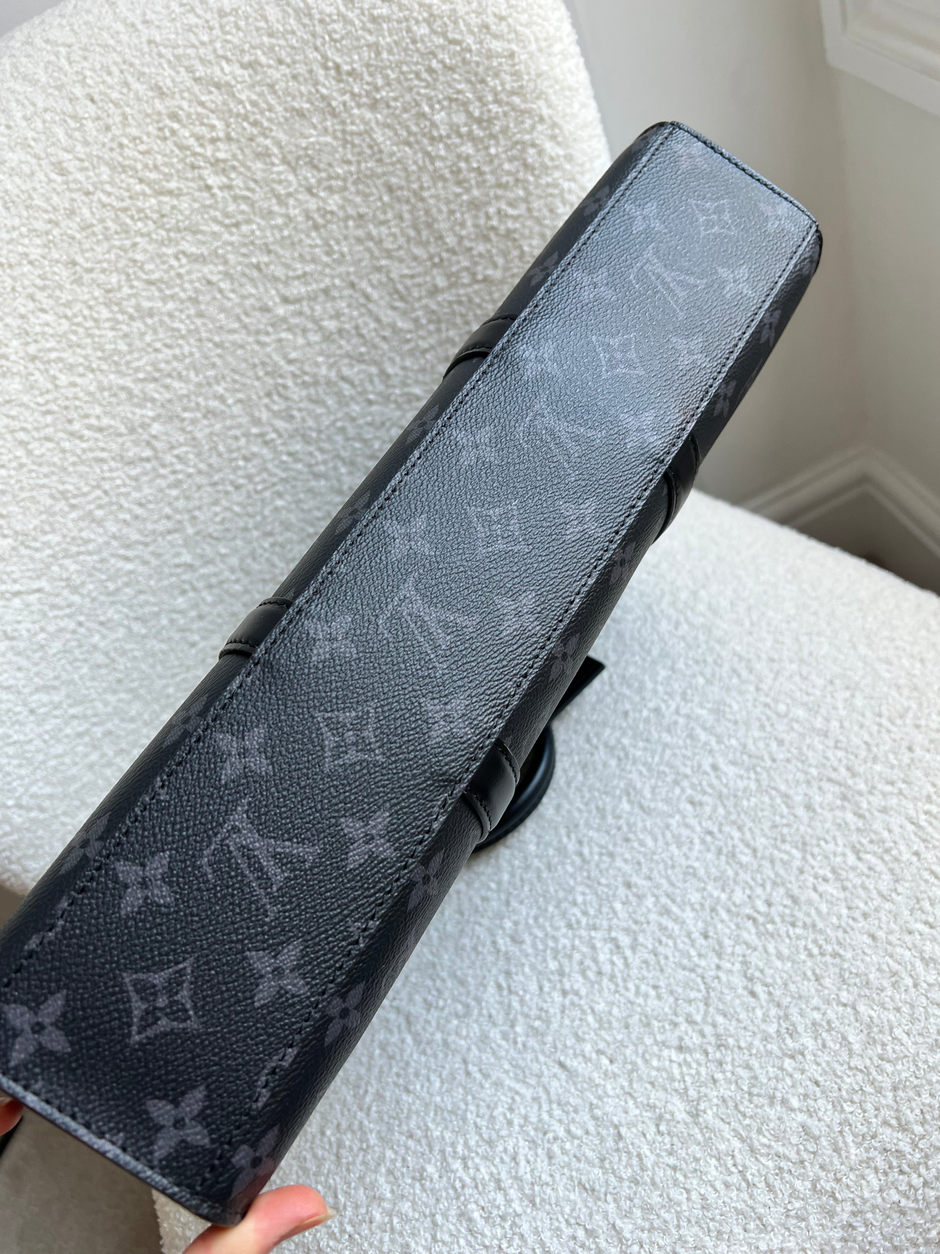 Louis Vuitton Sac Plat Horizontal Zippe Monogram Eclipse (RRP £2060)