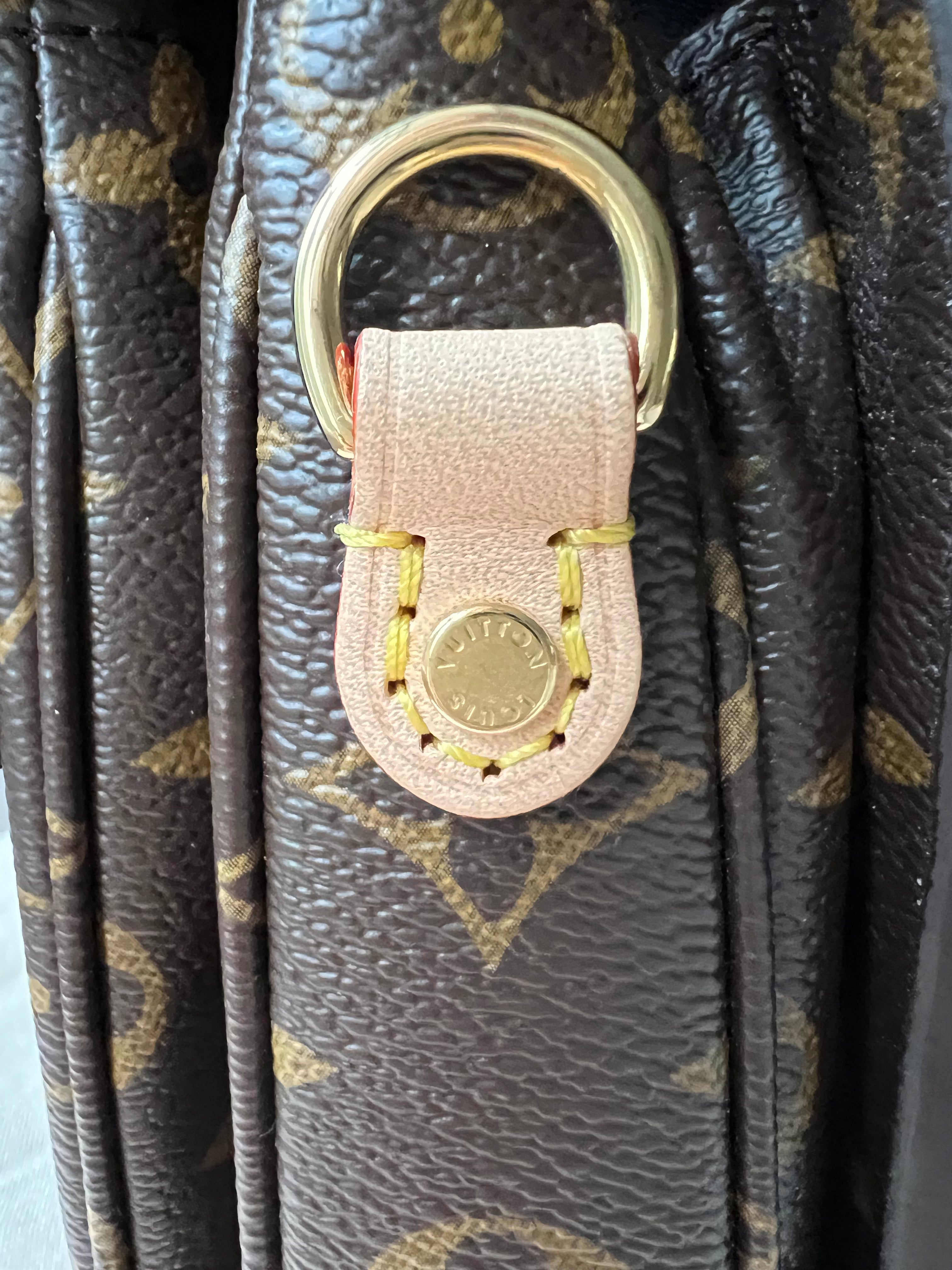 Louis Vuitton Pochette Metis Monogram (RRP £1,970)