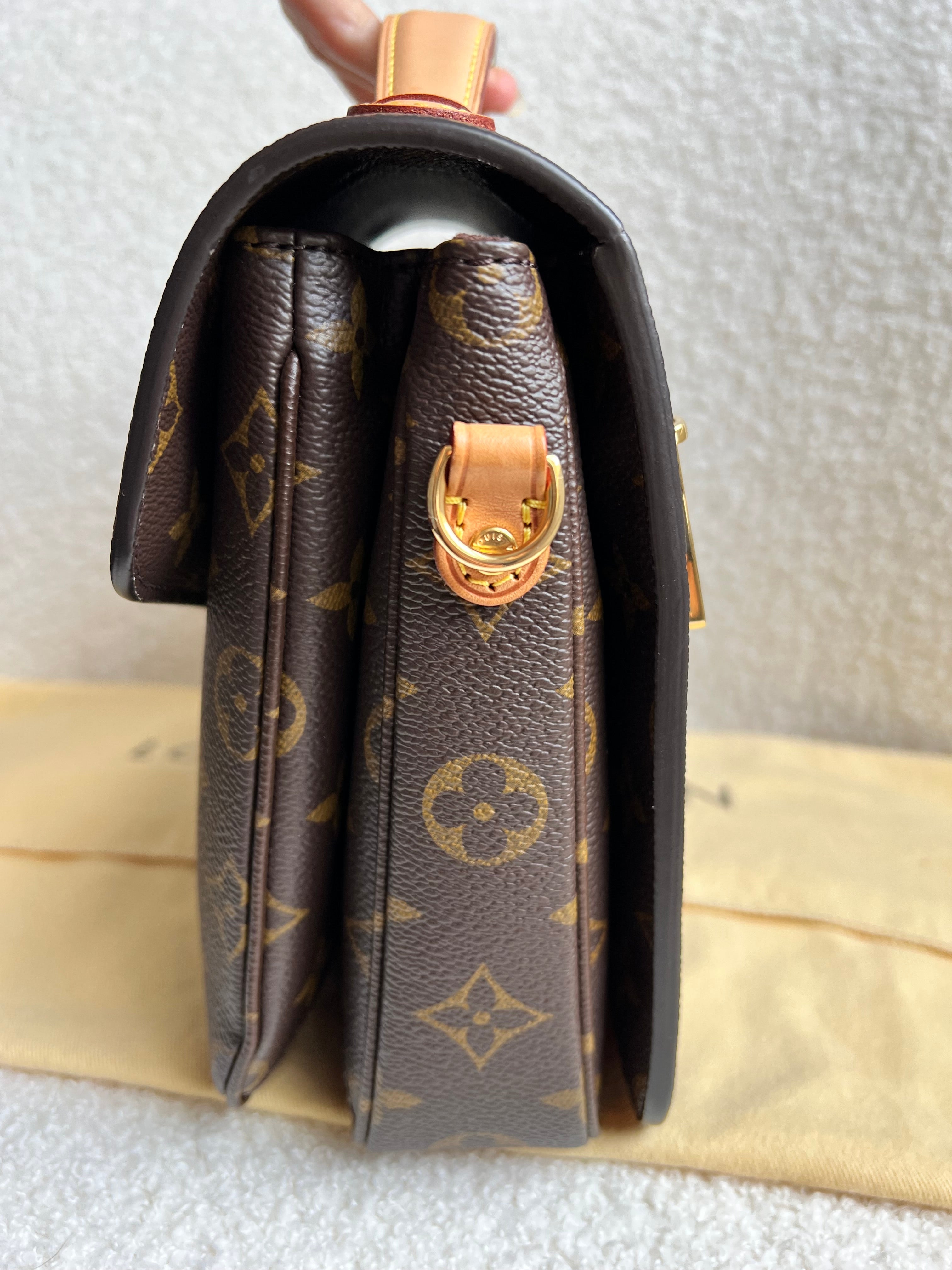 Louis Vuitton Pochette Metis Monogram (RRP £1,970)
