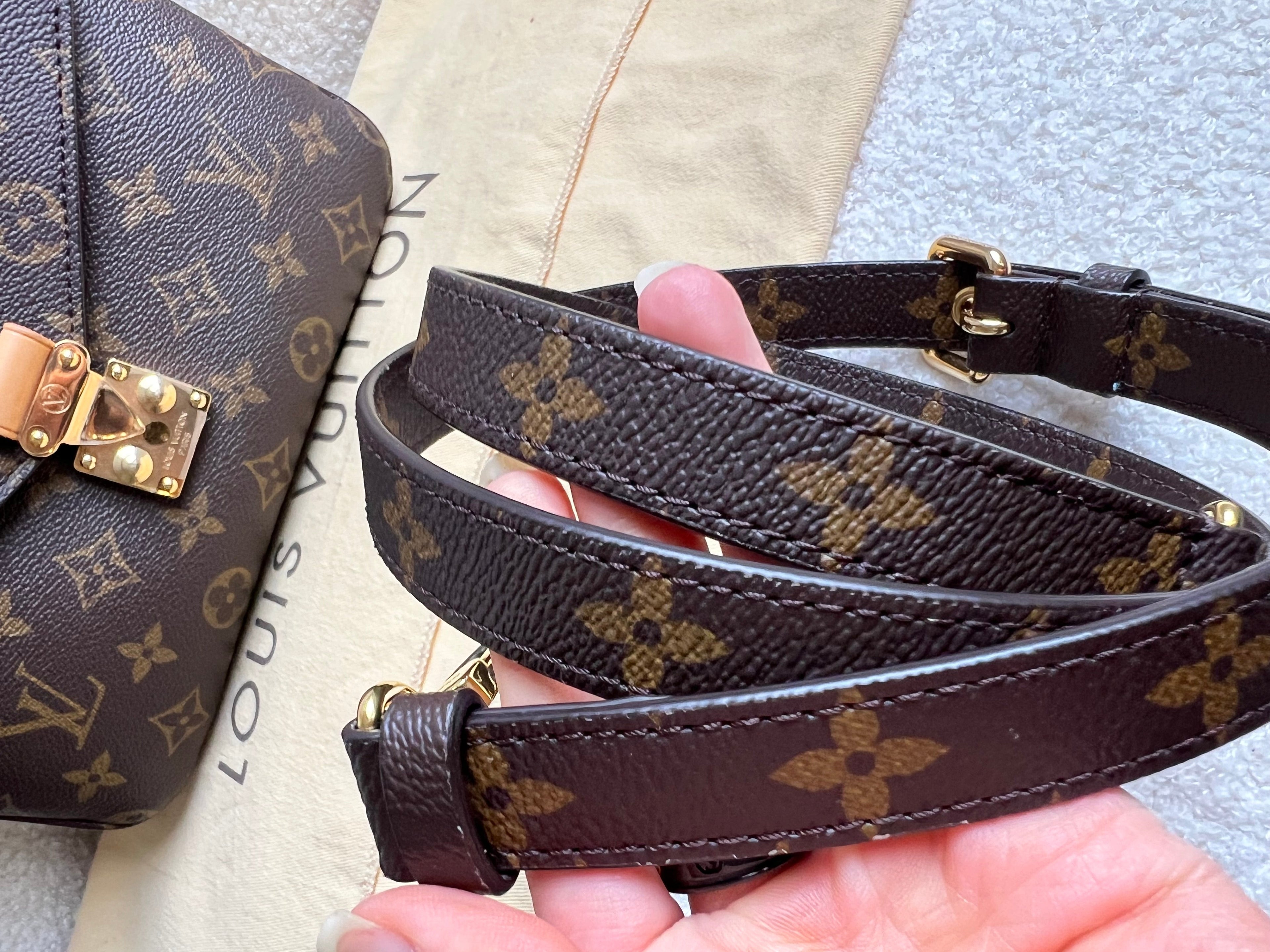 Louis Vuitton Pochette Metis Monogram (RRP £1,970)