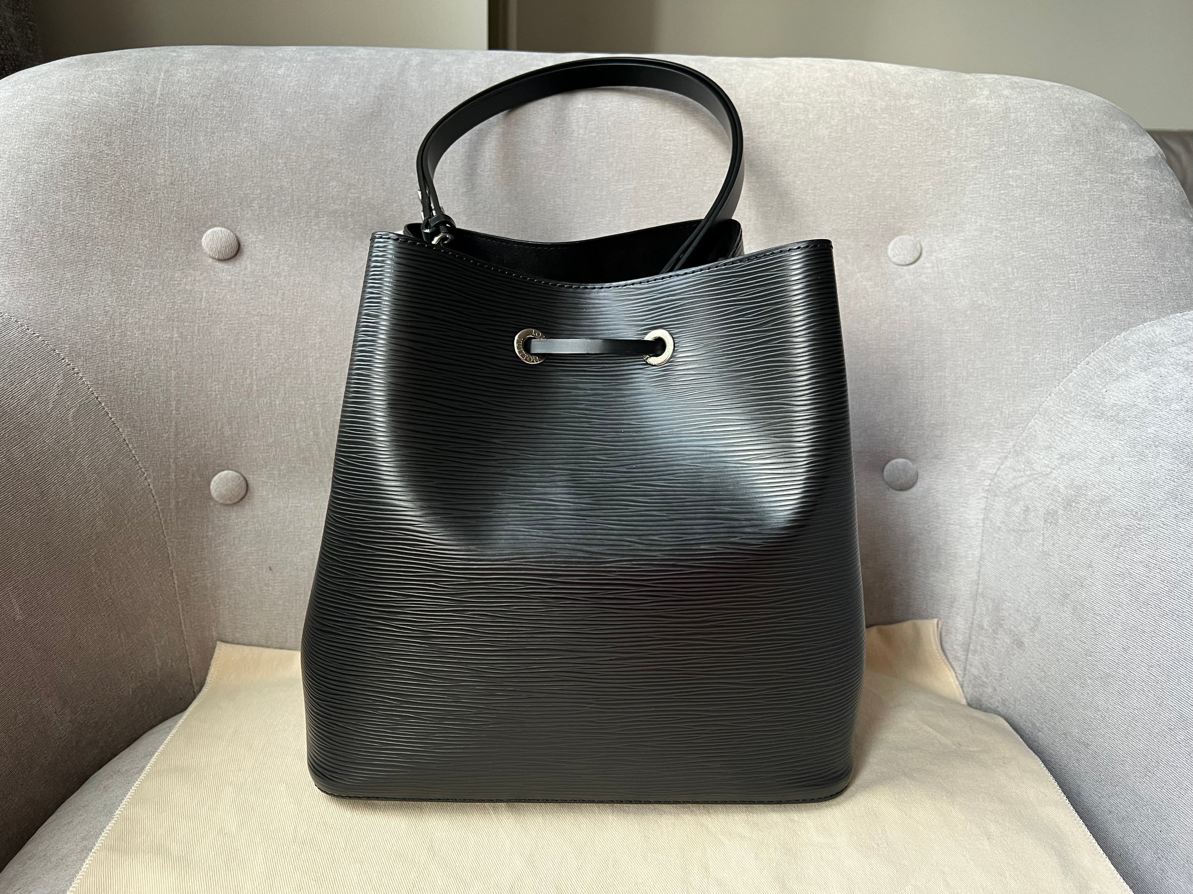 Louis Vuitton Neo Noe Bucket Bag Black Epi (RRP £1,930)