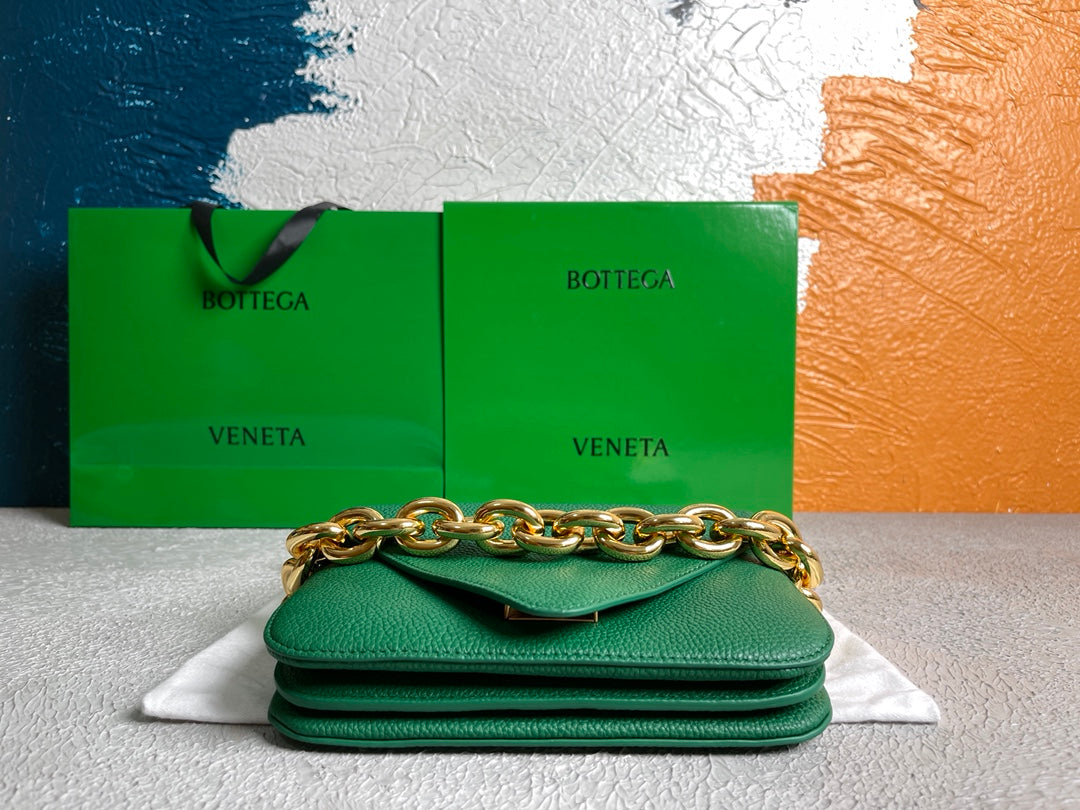 GLAMI Mount Green, For Women, WomenÃƒÂ¢Ã¢â€šÂ¬Ã¢â€žÂ¢s Bags 8.3in/21cm 667399V12M03113