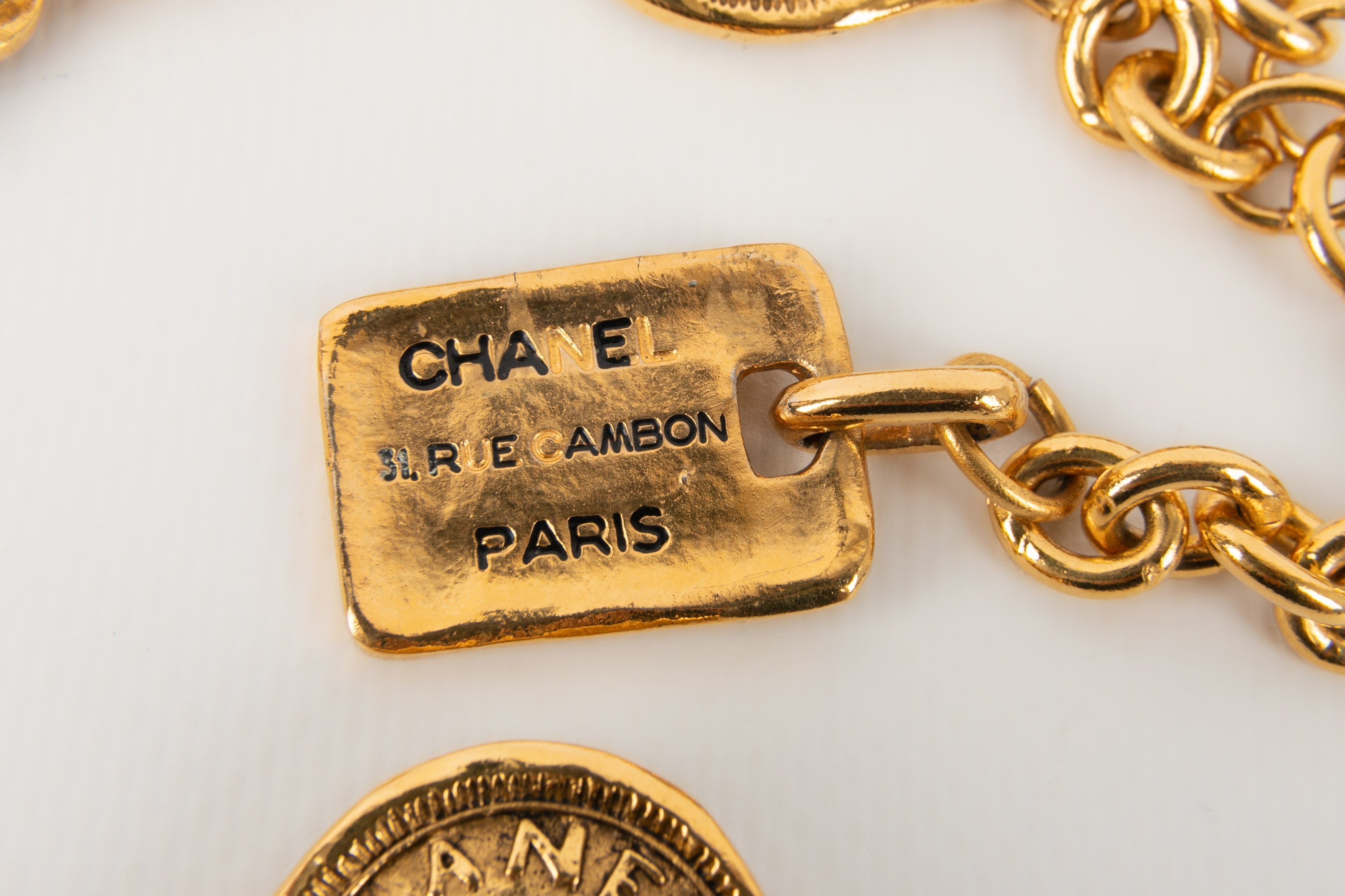 Collier court en mÃƒÆ’Ã‚Â©tal dorÃƒÆ’Ã‚Â© Chanel