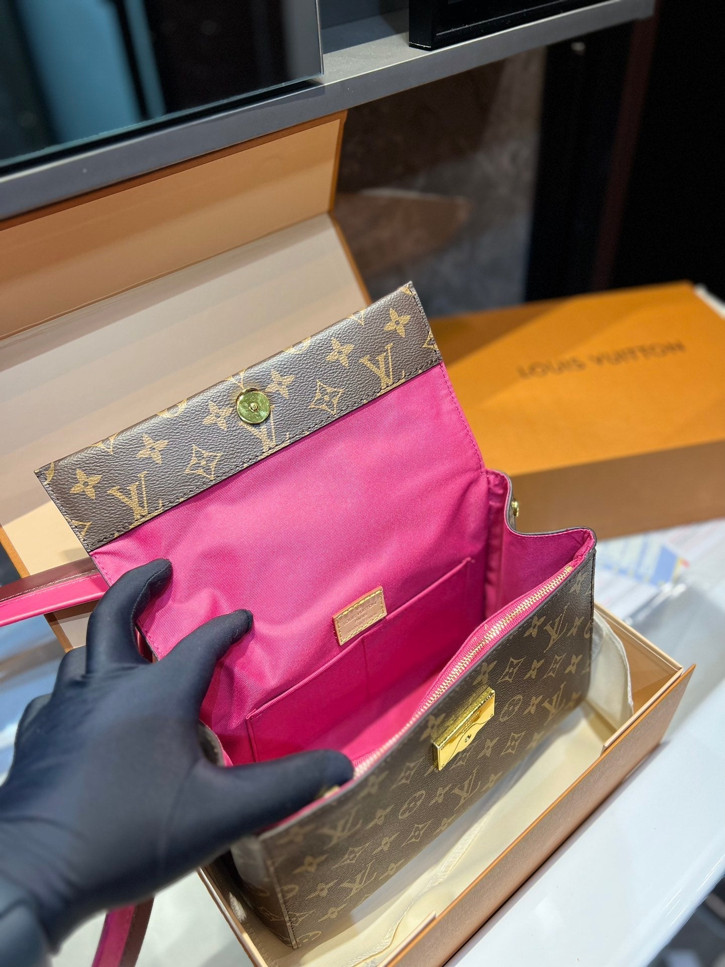 EN - Luxury Bags LUV 738