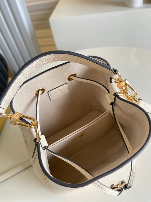 LOV2 Bags - Luxurious Bags  2525