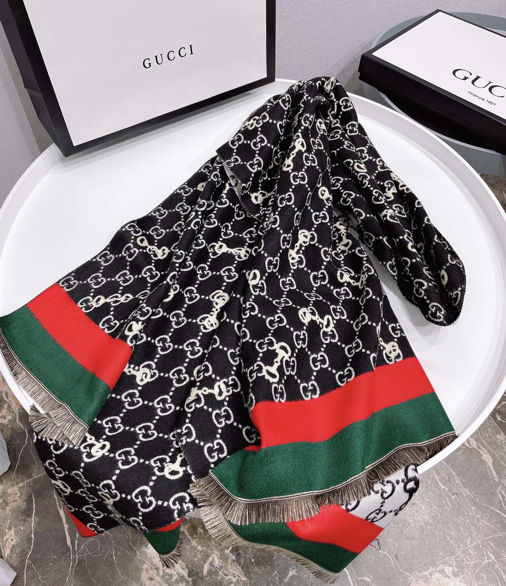 EN - Luxury GCI Scarf 014