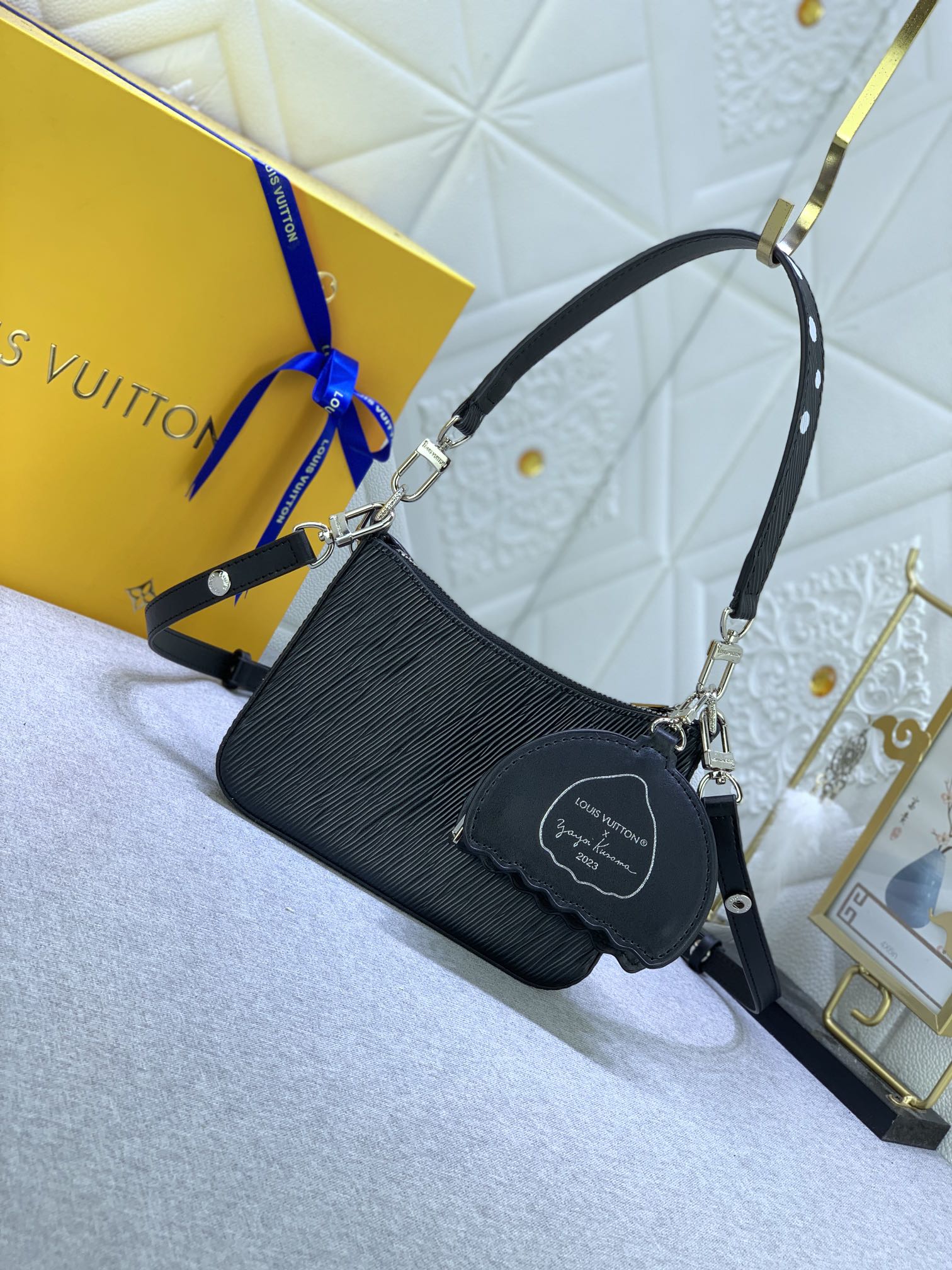 EN - Luxury Bags LUV 770