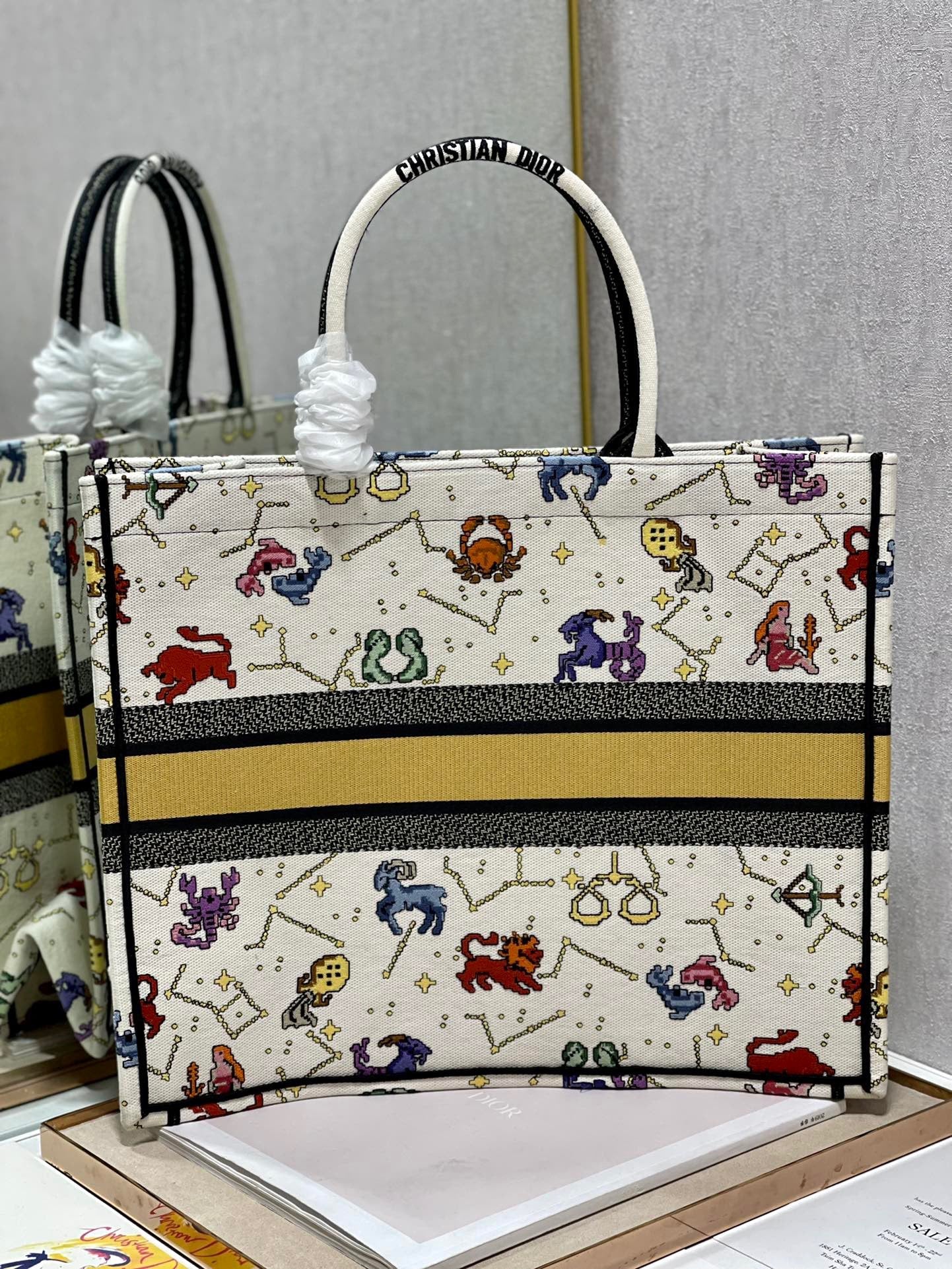 GLAMI Large Book Tote White, For Women, WomenÃ¢â‚¬â„¢s Handbags 16.5in/42cm CD M1286ZRTY_M941