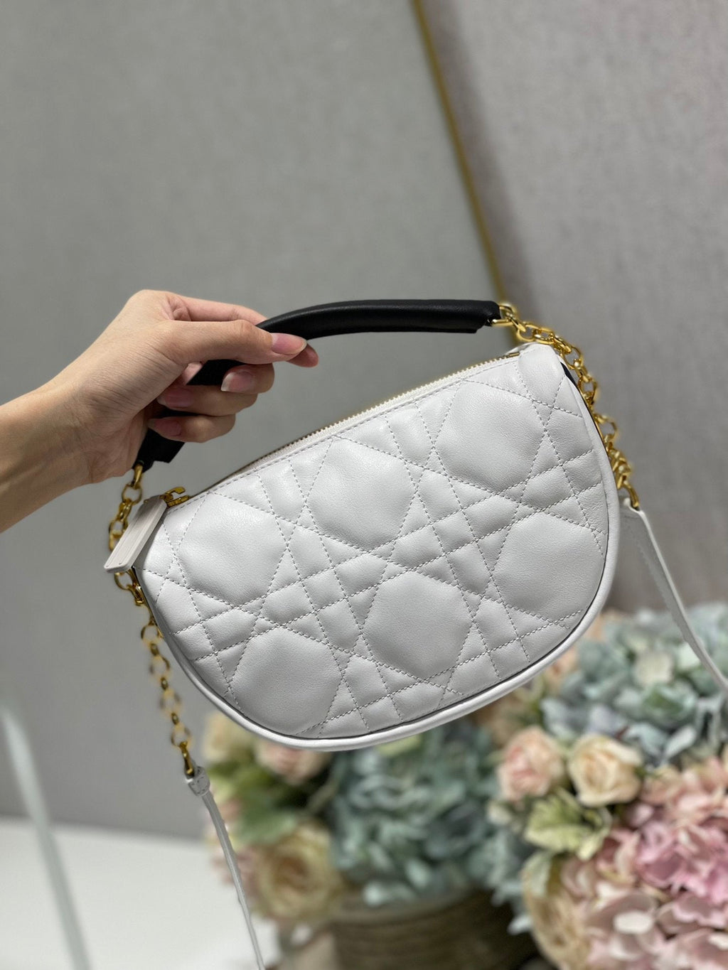 GLAMI Small Vibe Hobo Bag White Cannage, White Handbags, Crossbody Bags, 20cm CD M7200ONOA_M879