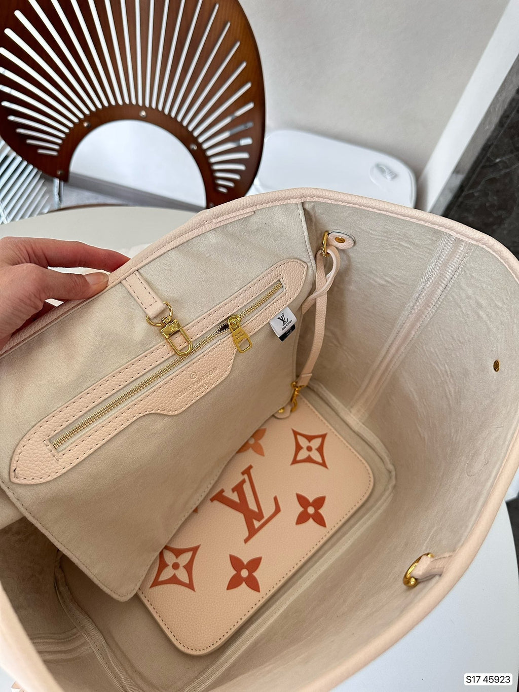 EN - Luxury Bags LUV 843