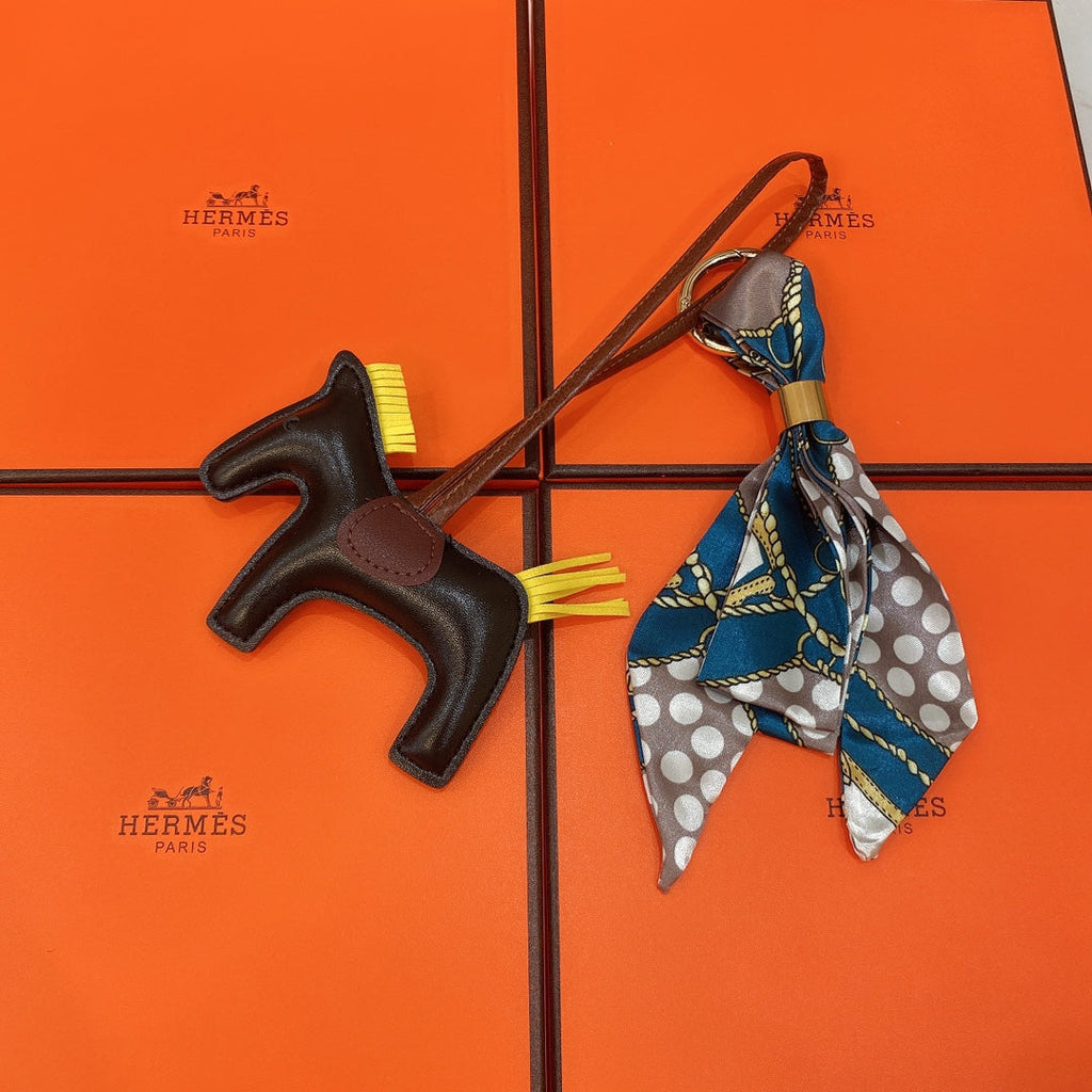 EN - Lux Keychains LUV 087
