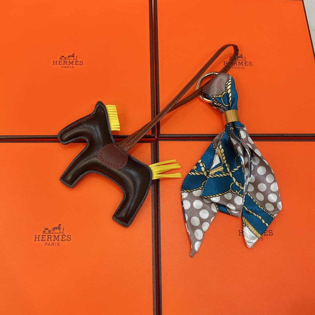 EN - Lux Keychains LUV 087