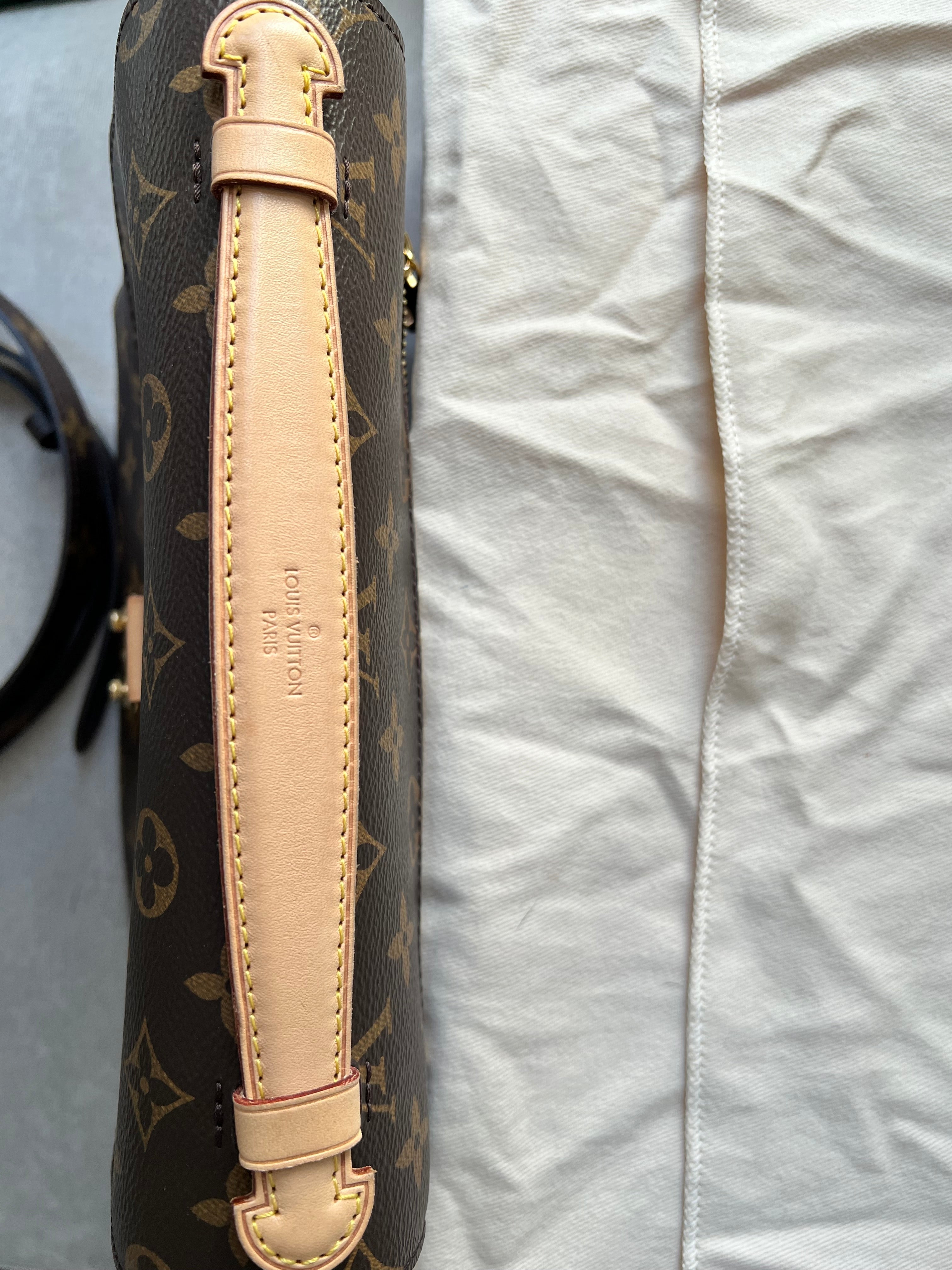 Louis Vuitton Pochette Metis Monogram (RRP £1,970)