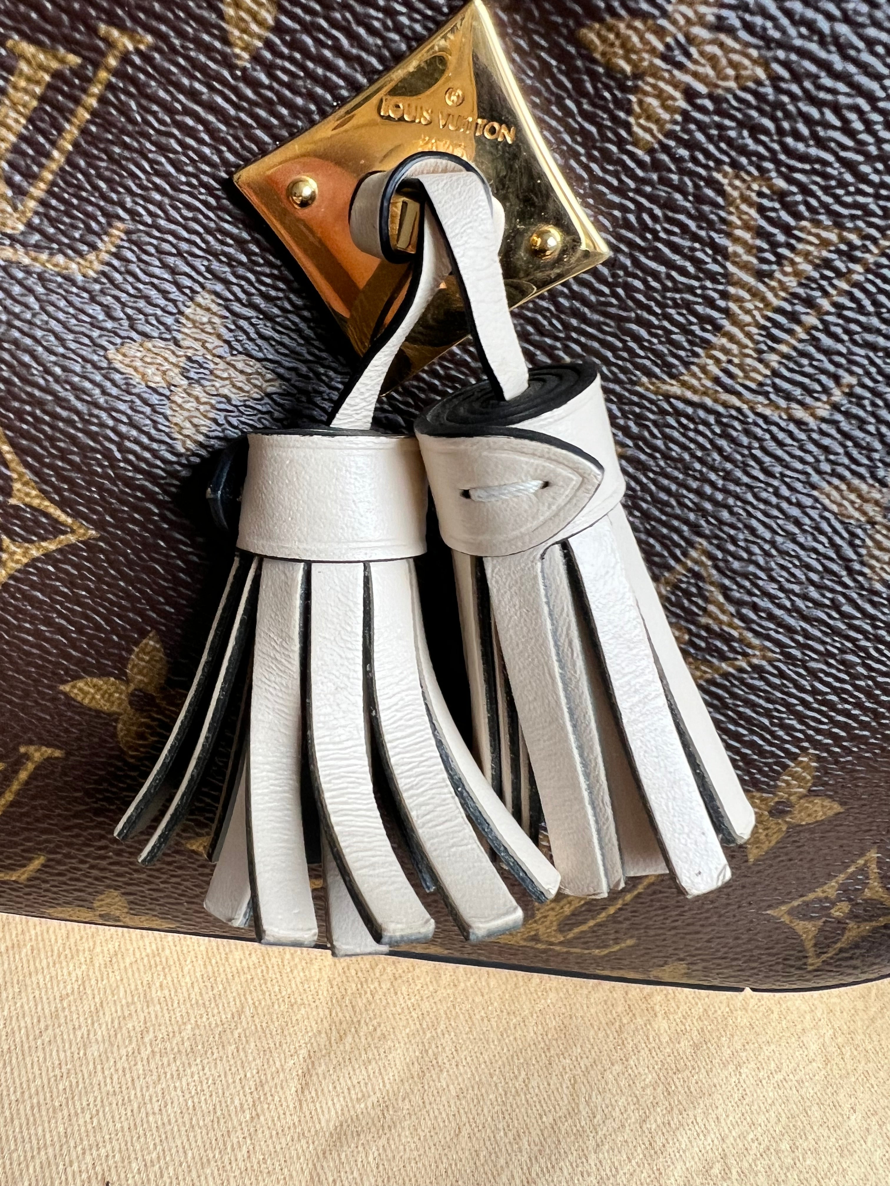 Louis Vuitton Saintonge Monogram Cream