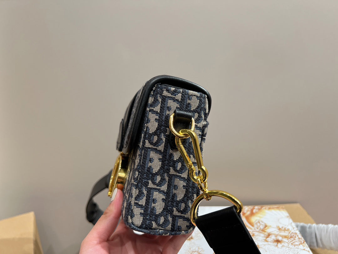 EN - Luxury Bags DIR 360