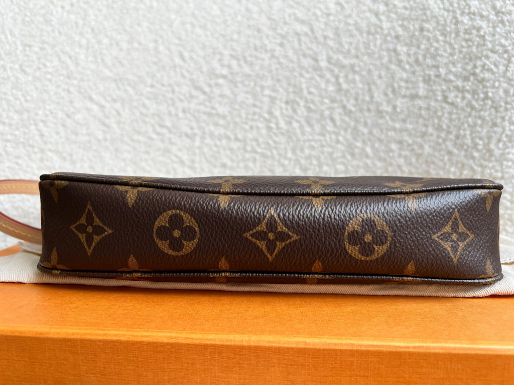 Louis Vuitton Pochette Accessoires Monogram (RRP £970)