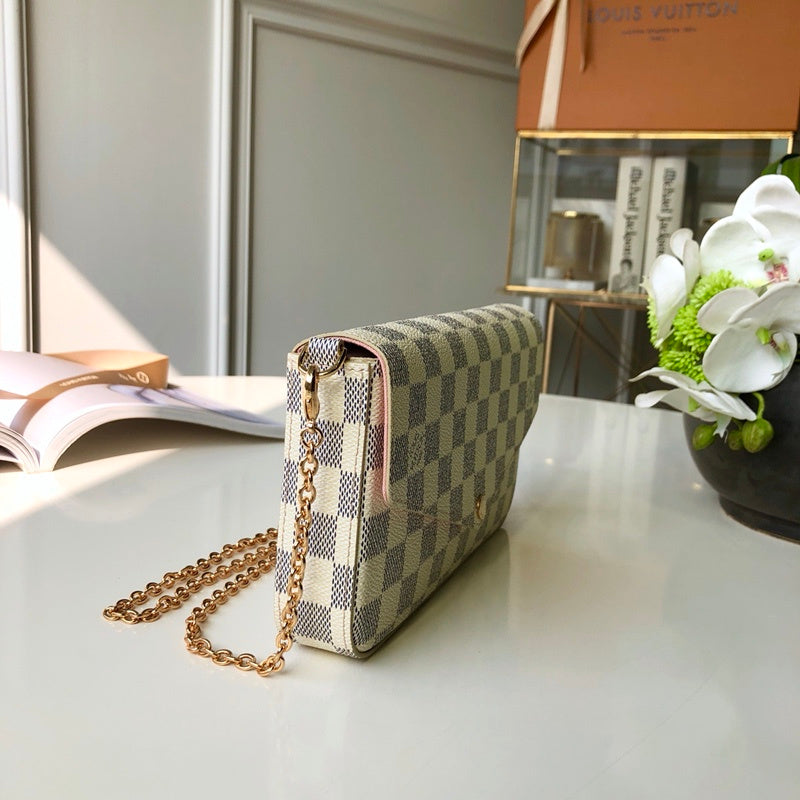 LOV2 Bags - Luxurious Bags  2607