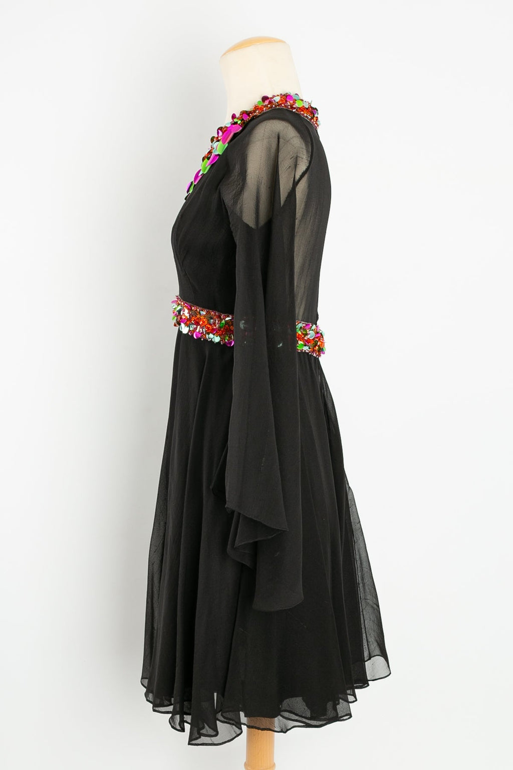 Robe en mousseline noire ÃƒÆ’Ã‚Â  sequins