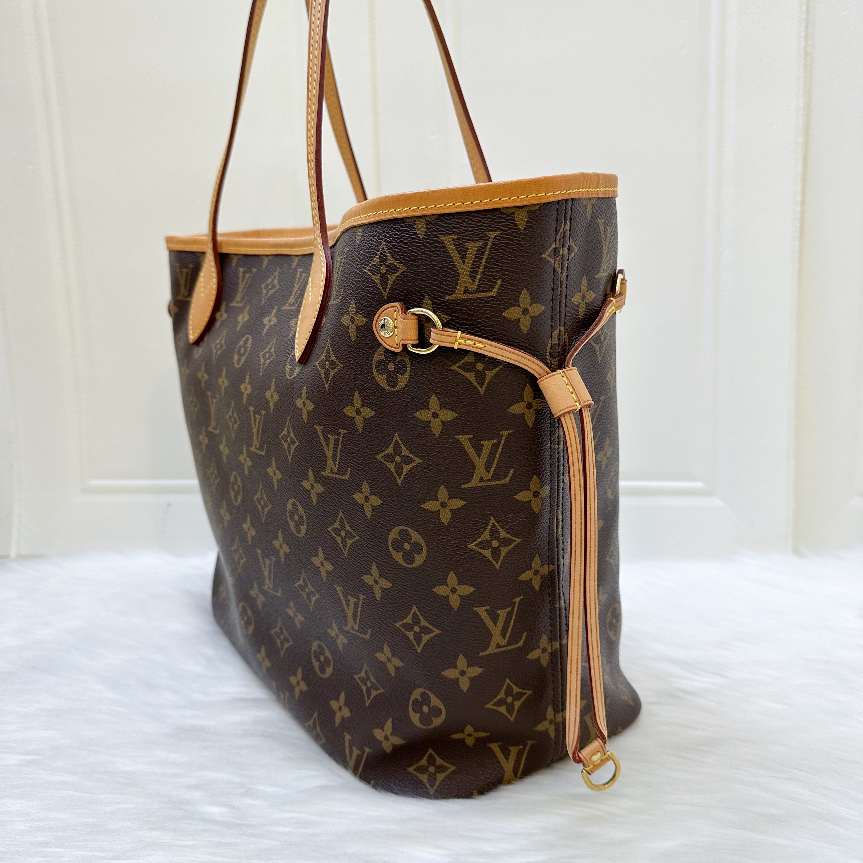 LV Neverfull MM in Monogram Canvas, Yellow Interior and GHW (No attached pouch)