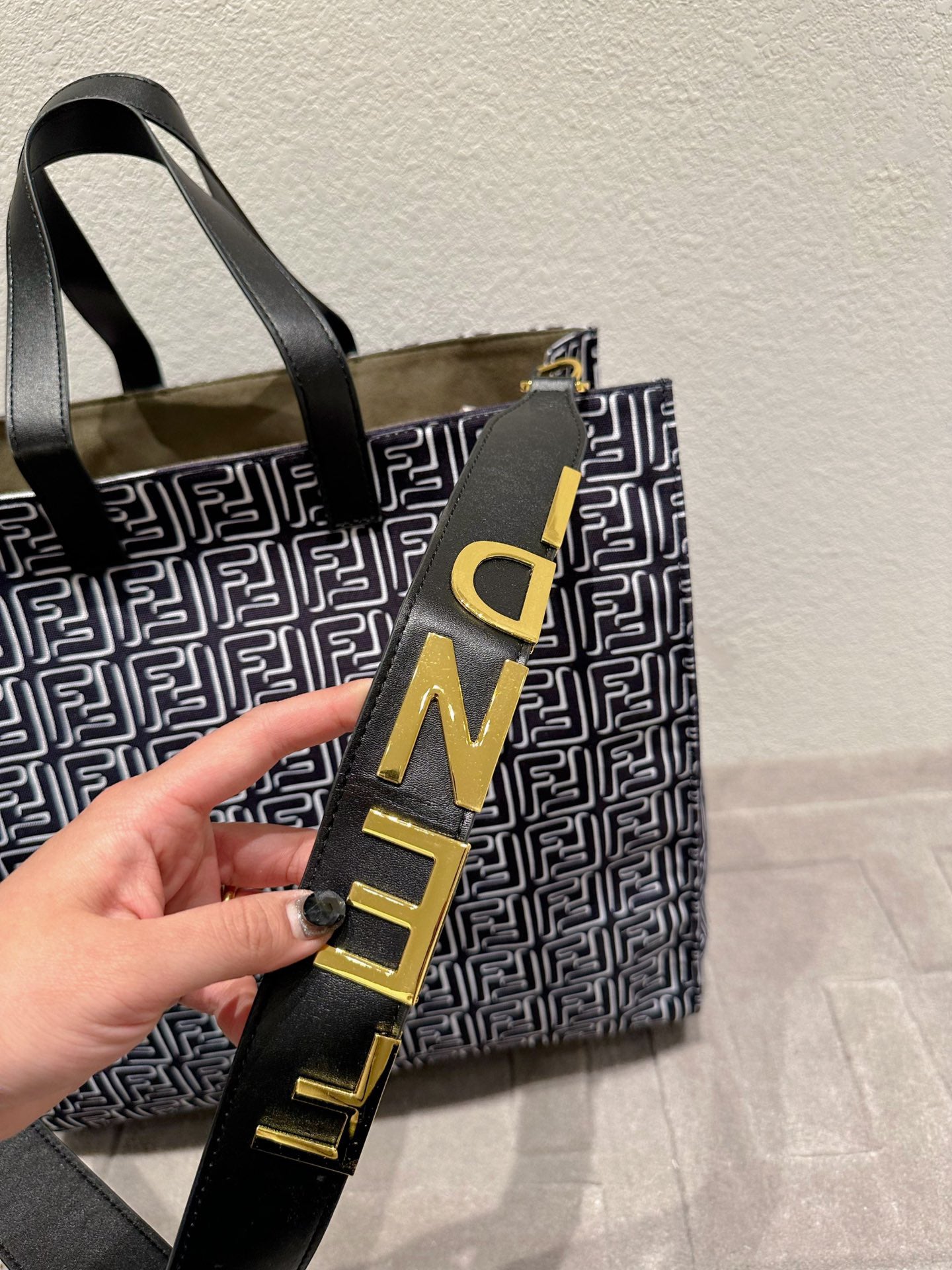 EN - Luxury Bags FEI 285