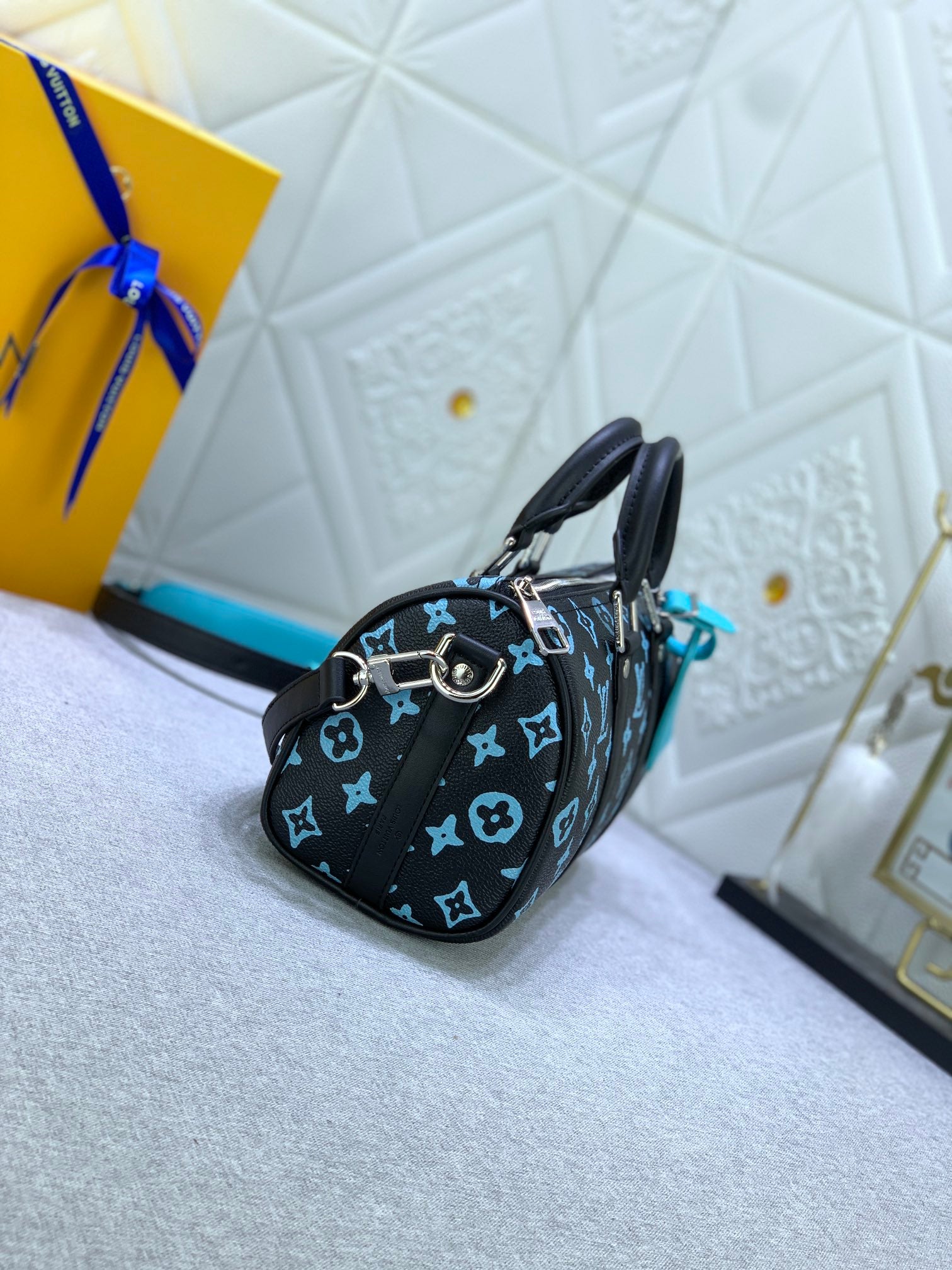 EN - New Bag LUV 643